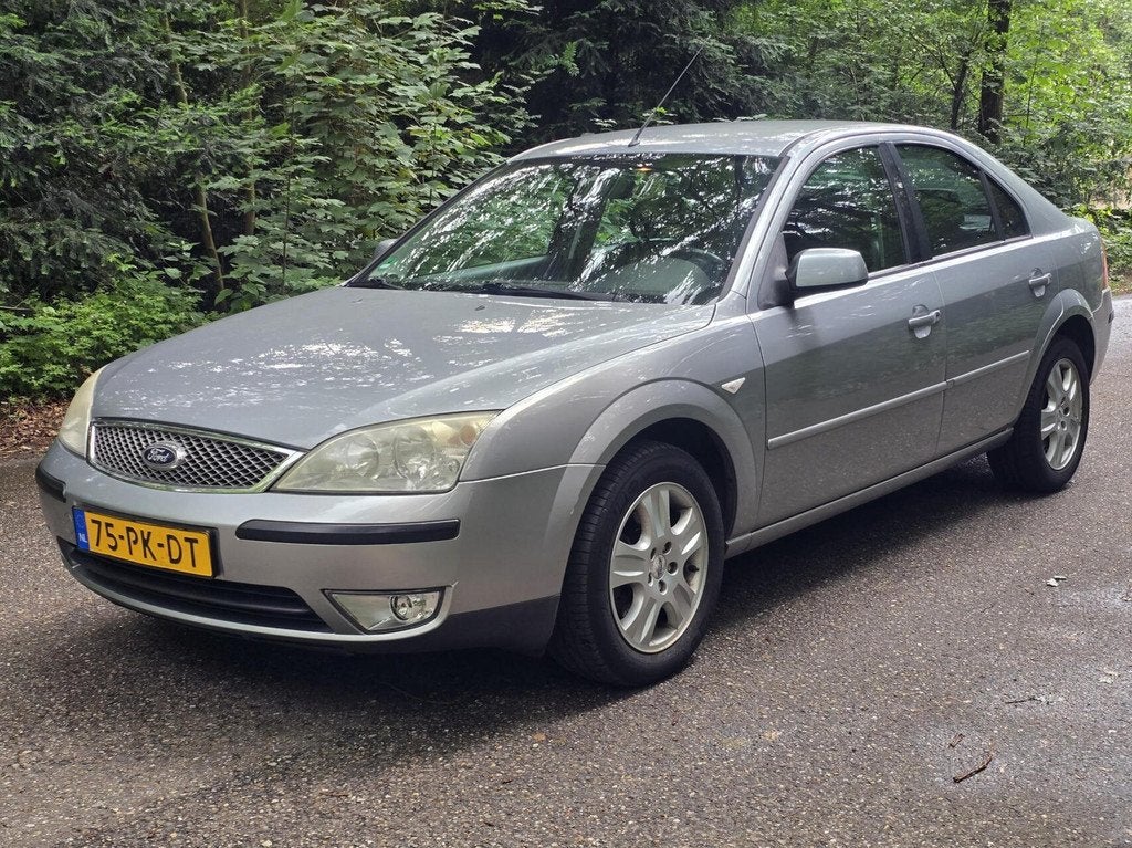 Ford Mondeo 2.0-16V Futura | Automaat | Carplay | AIRCO, Auto's, Ford, 145 pk, 4 cilinders, Mondeo, Metallic lak