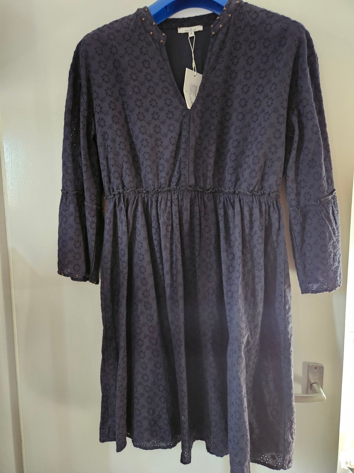 Nieuwe donkerblauwe jurk met borduursels - Maat M, Maat 38/40 (M), Blauw, Onbekend, Nieuw