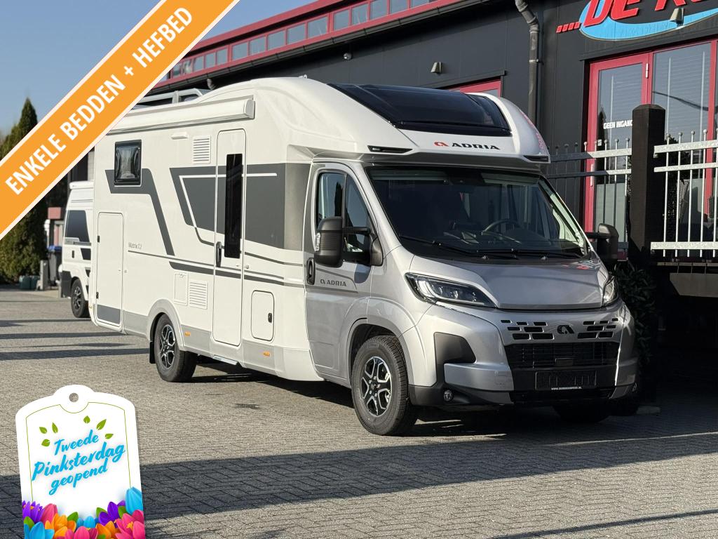 Adria Matrix Plus 670 SL - familiecamper - Automaat - 180 pk, Caravans en Kamperen, Standaard zit, Ringverwarming, Bedrijf, Adria