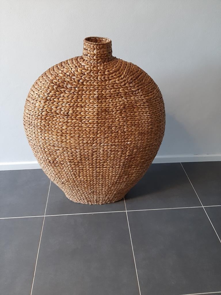 Grote rieten vloervaas - decoratieve vaas, Huis en Inrichting, Woonaccessoires | Vazen, Ophalen, Overige materialen, Overige kleuren