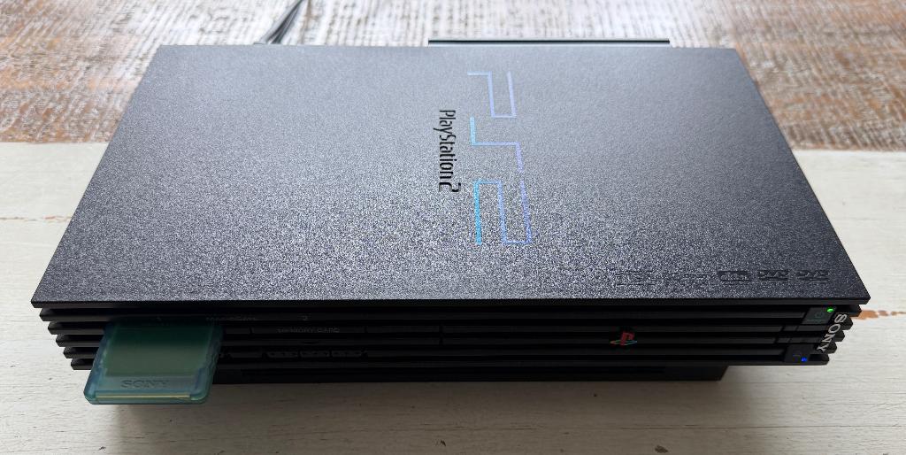 PlayStation 2 | 500GB HD | 60+ Games | Singstar & Buzz!, Ophalen, Gebruikt, Met games, Met 3 controllers of meer