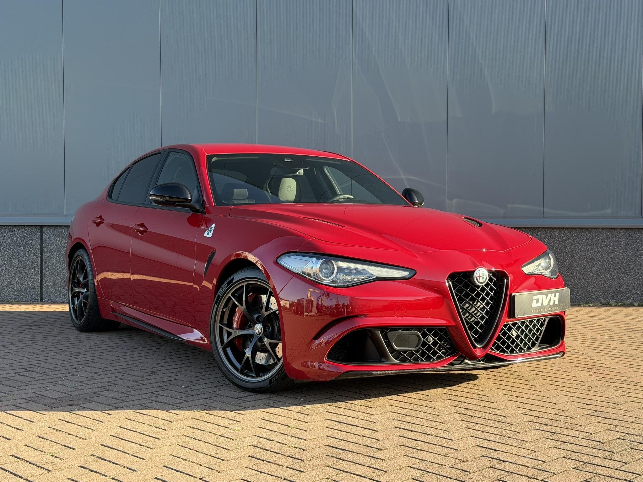 Alfa Romeo Giulia 2.9 V6 Quadrifoglio CARBON | H/K | LEDER, Auto's, Automaat, Dealer onderhouden, Achterwielaandrijving, Gebruikt