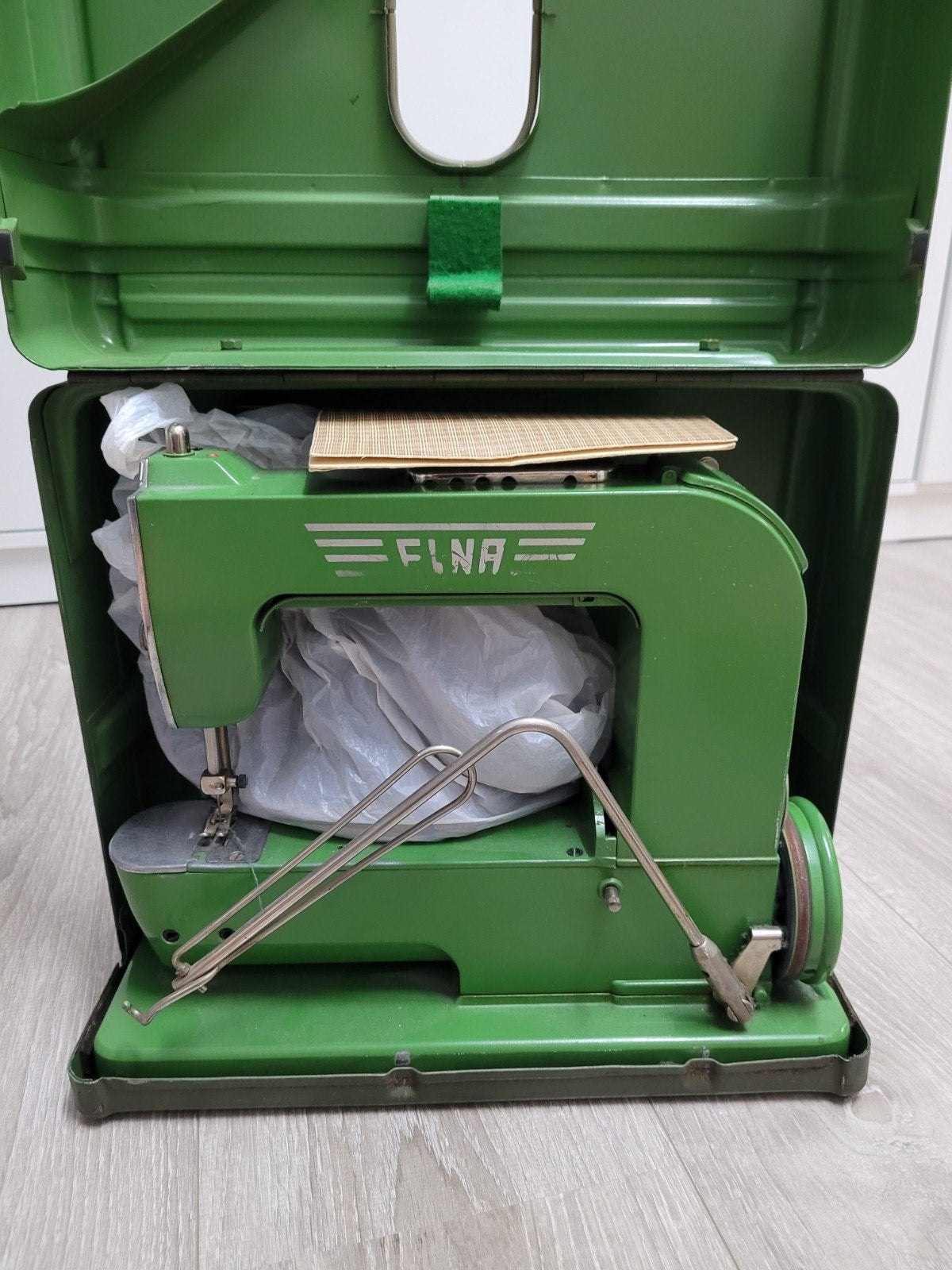 Vintage Elna electrische naaimachine de Grasshopper, Verzamelen, Ophalen