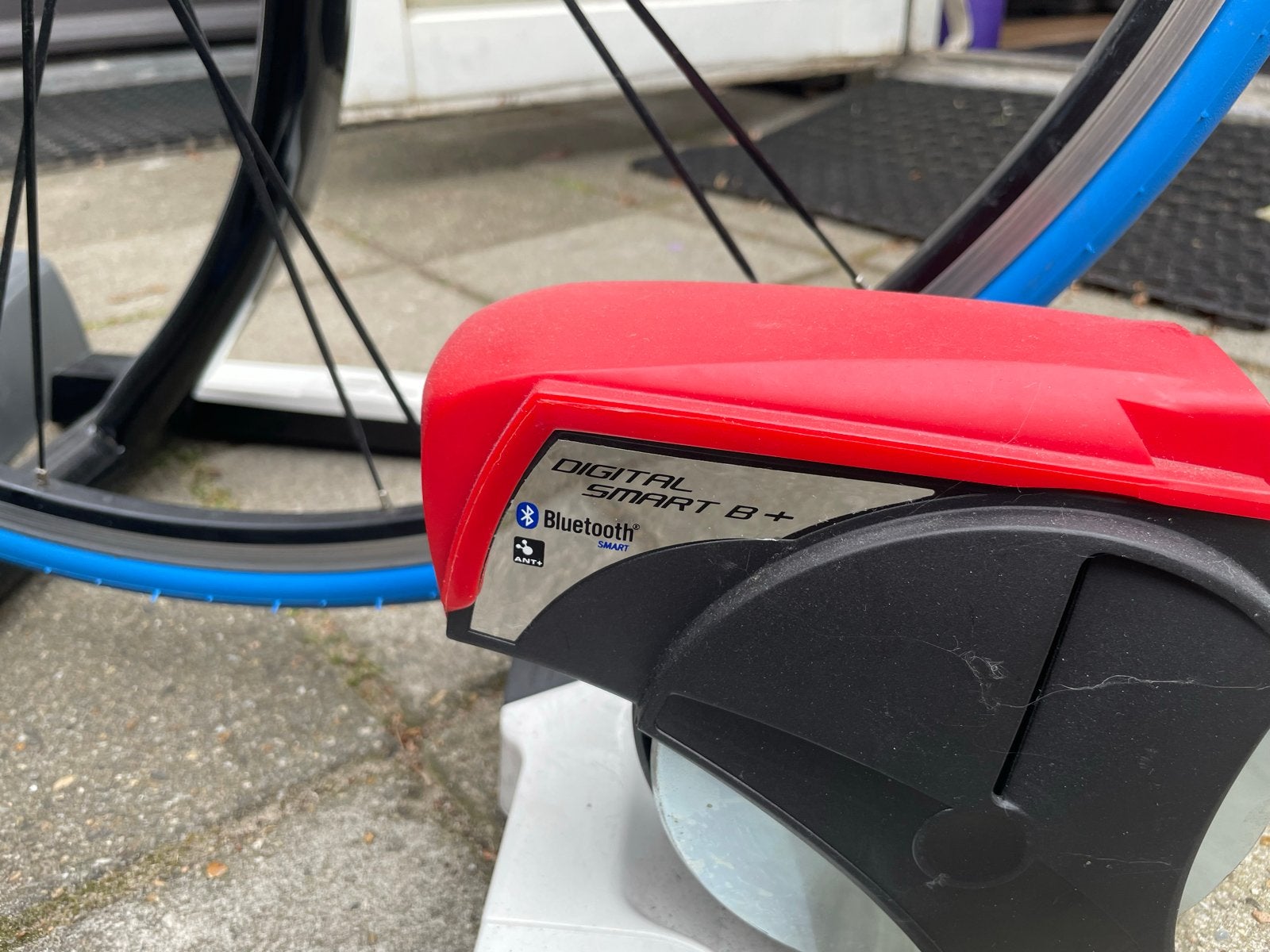 Elite Digital Smart B+ fietstrainer met voorwielsteun, Ophalen, Gebruikt, Overige typen