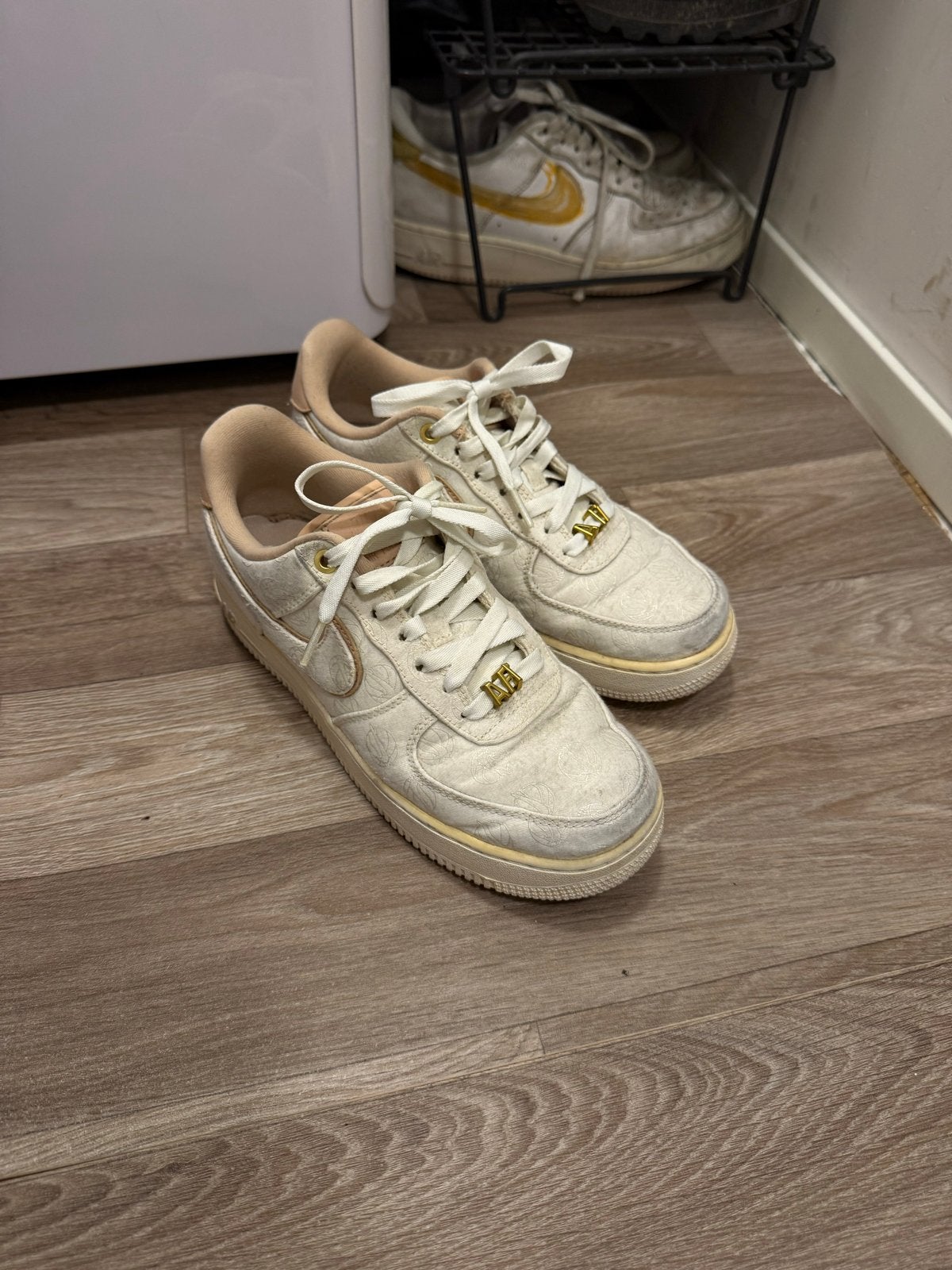 Nike Air Force 1 '07 LX 'Lucky Charms' - Maat 38.5, Beige, Ophalen of Verzenden, Sneakers of Gympen, Gedragen