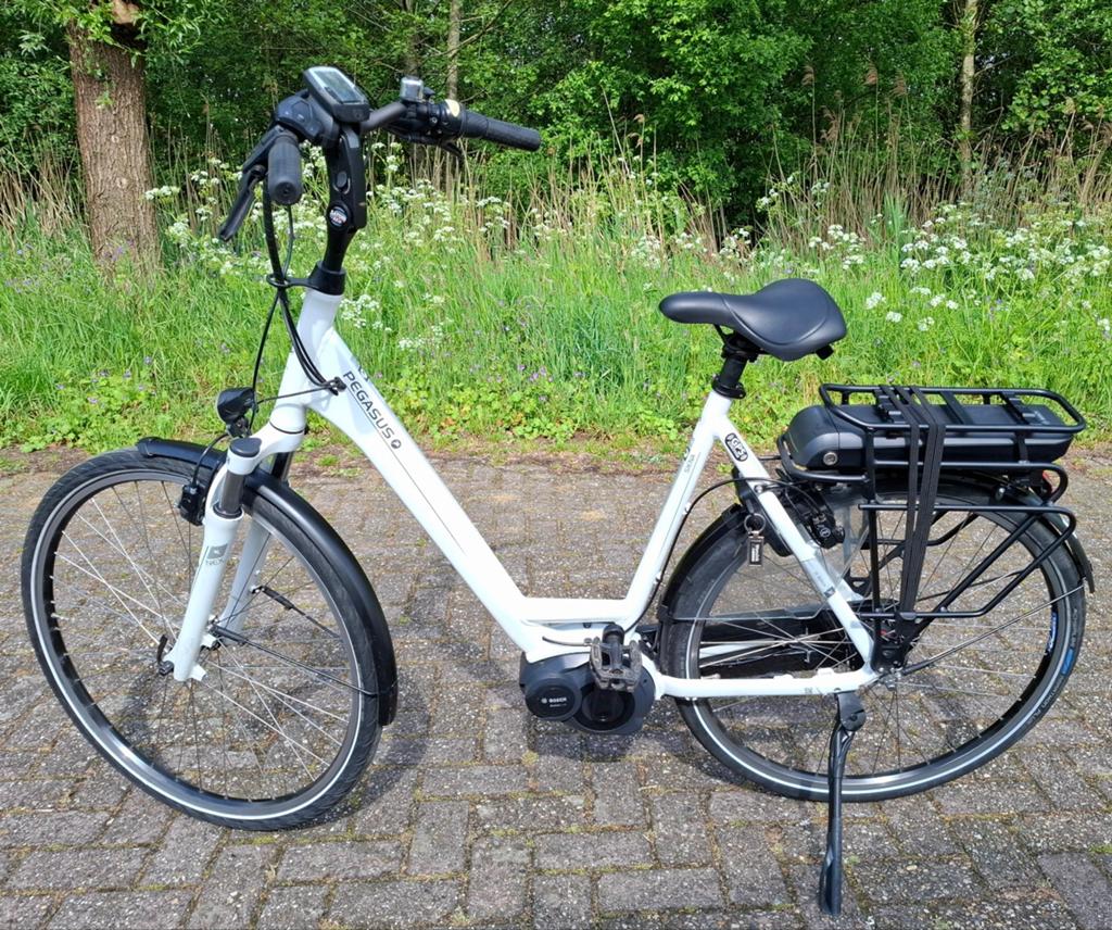 Nette witte elektrische Pegasus damesfiets, Bosch motor✅️, Versnellingen, 56 cm of meer, Zo goed als nieuw, Ophalen
