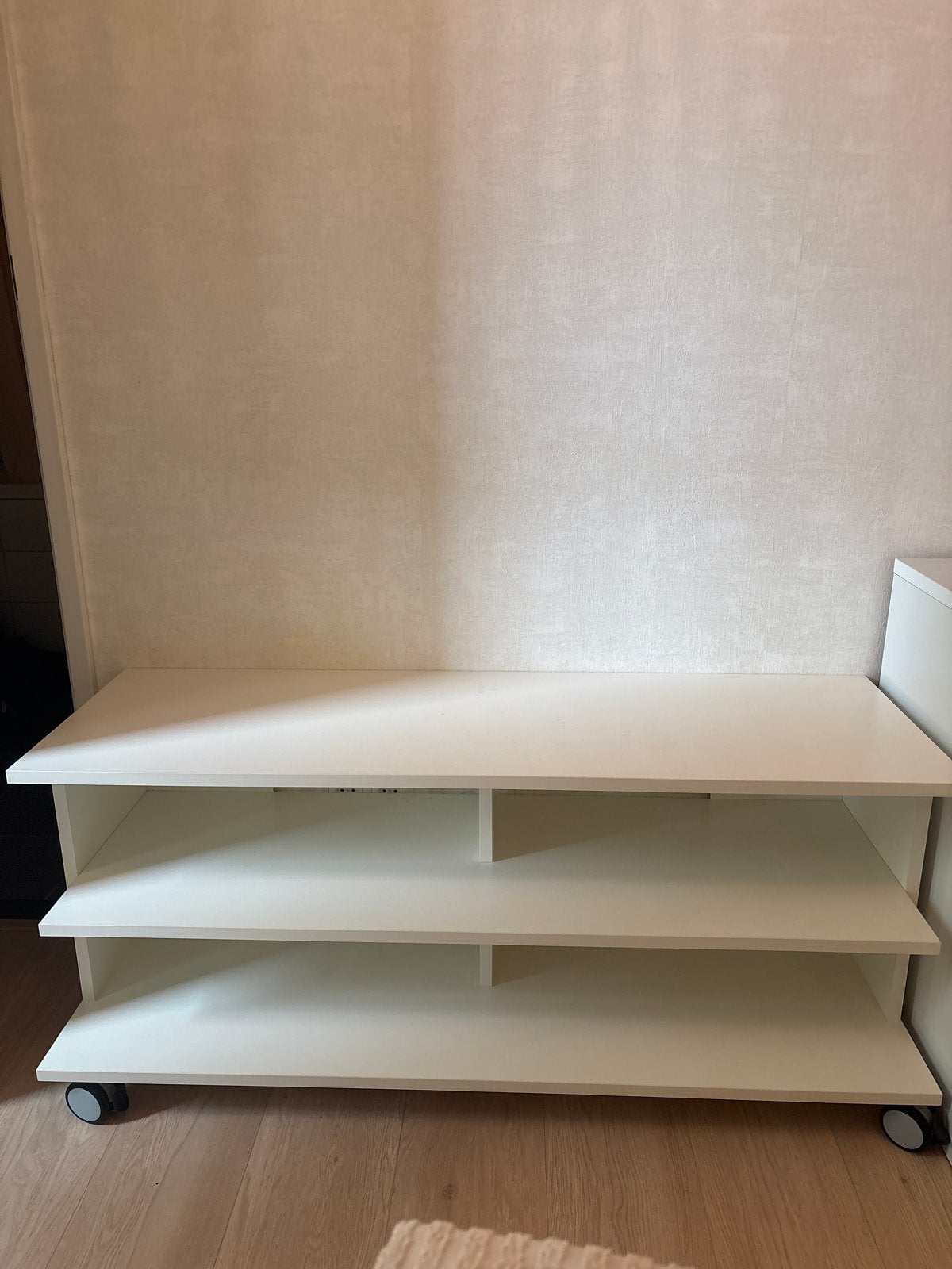 Witte TV-meubel/opbergkast op wieltjes 117x38cm, Huis en Inrichting, Ophalen, Overige materialen, Gebruikt, 100 tot 150 cm