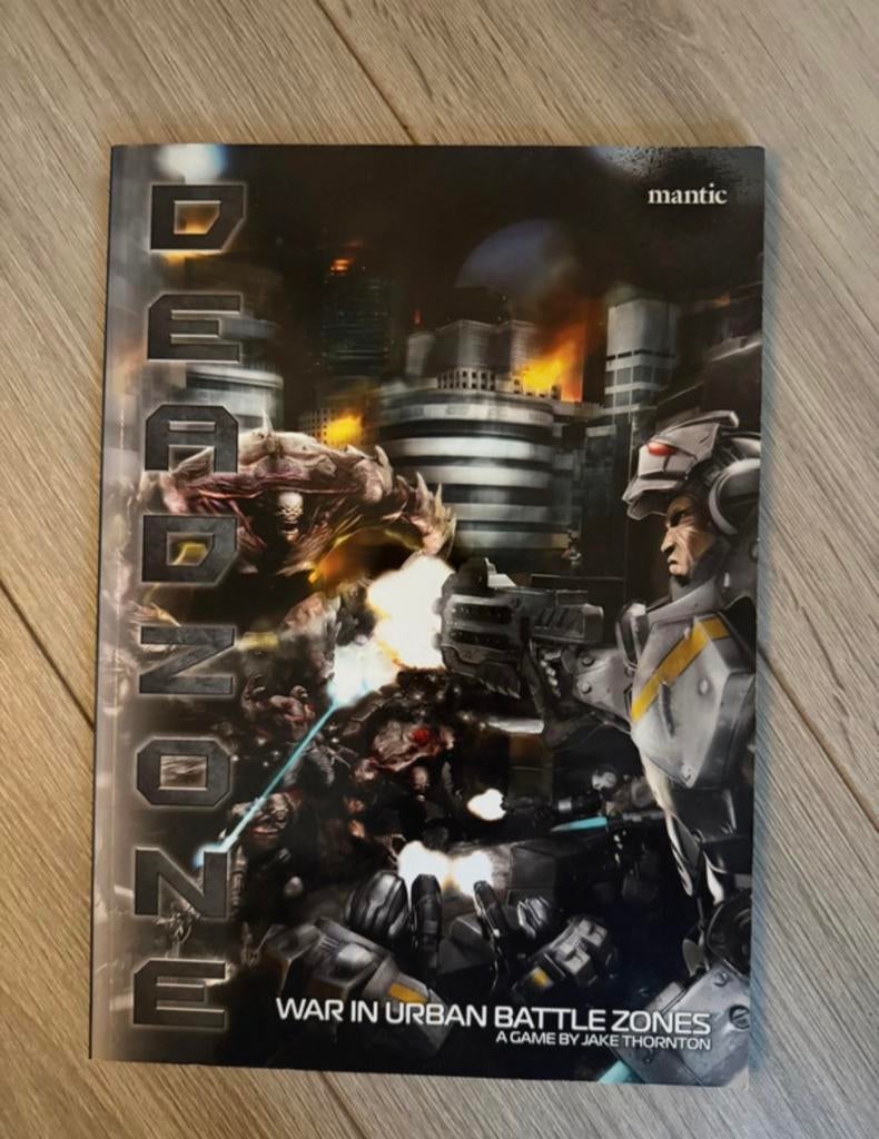 Mantic Deadzone War in Urban Battlezones, Ophalen of Verzenden, Zo goed als nieuw, Historisch, Boek of Catalogus