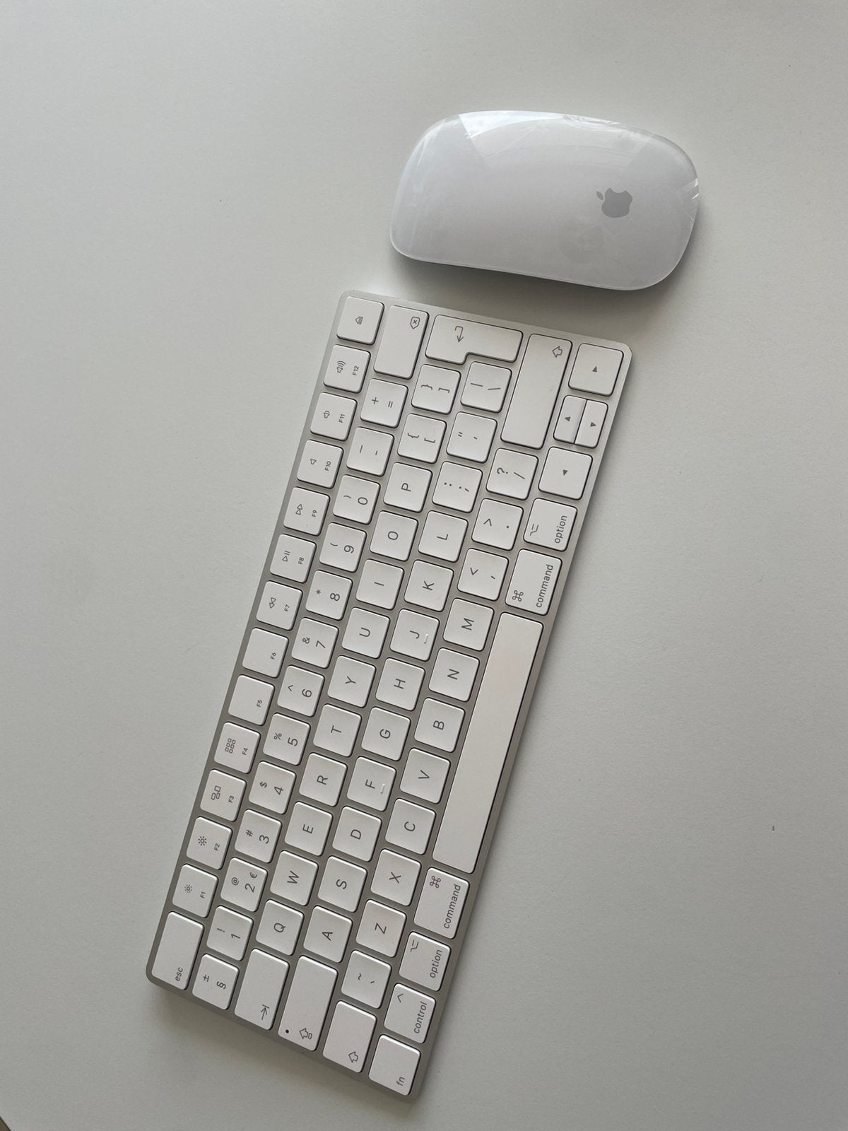 Apple Magic toetsenbord + muis, Toetsenbord en muis-set, Ophalen of Verzenden, Zo goed als nieuw, Draadloos