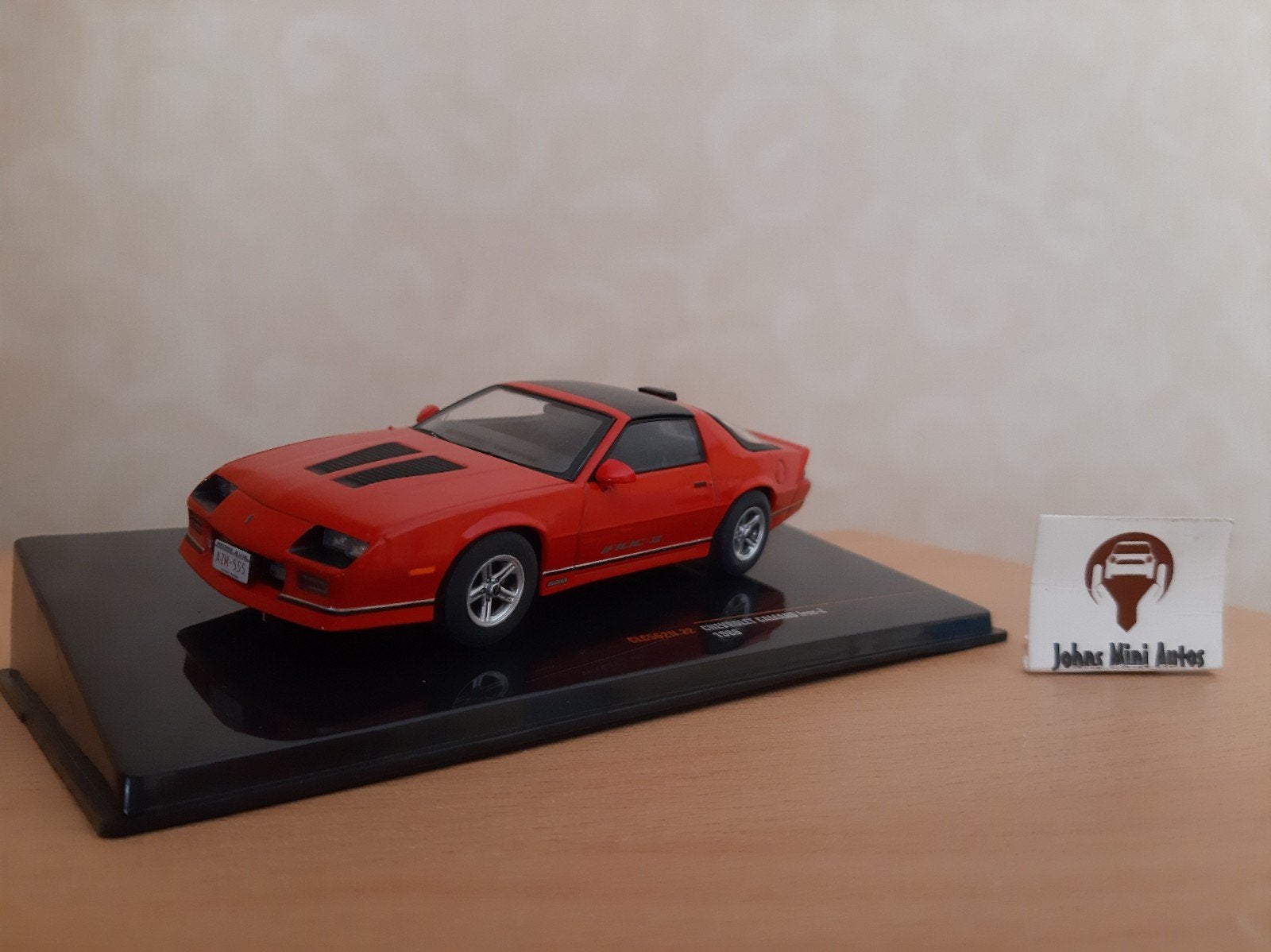 Chevrolet Camaro IROC-Z28 1986 Rood van IXO 1:43