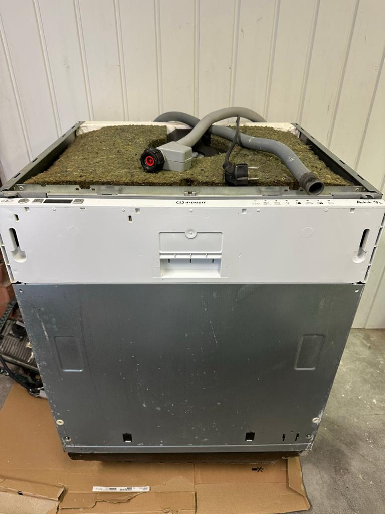 Indesit Inbouw Vaatwasser A++ met Bestekmand en Waterstop, Witgoed en Apparatuur, Vaatwasmachines, Ophalen, Gebruikt, 60 cm of meer