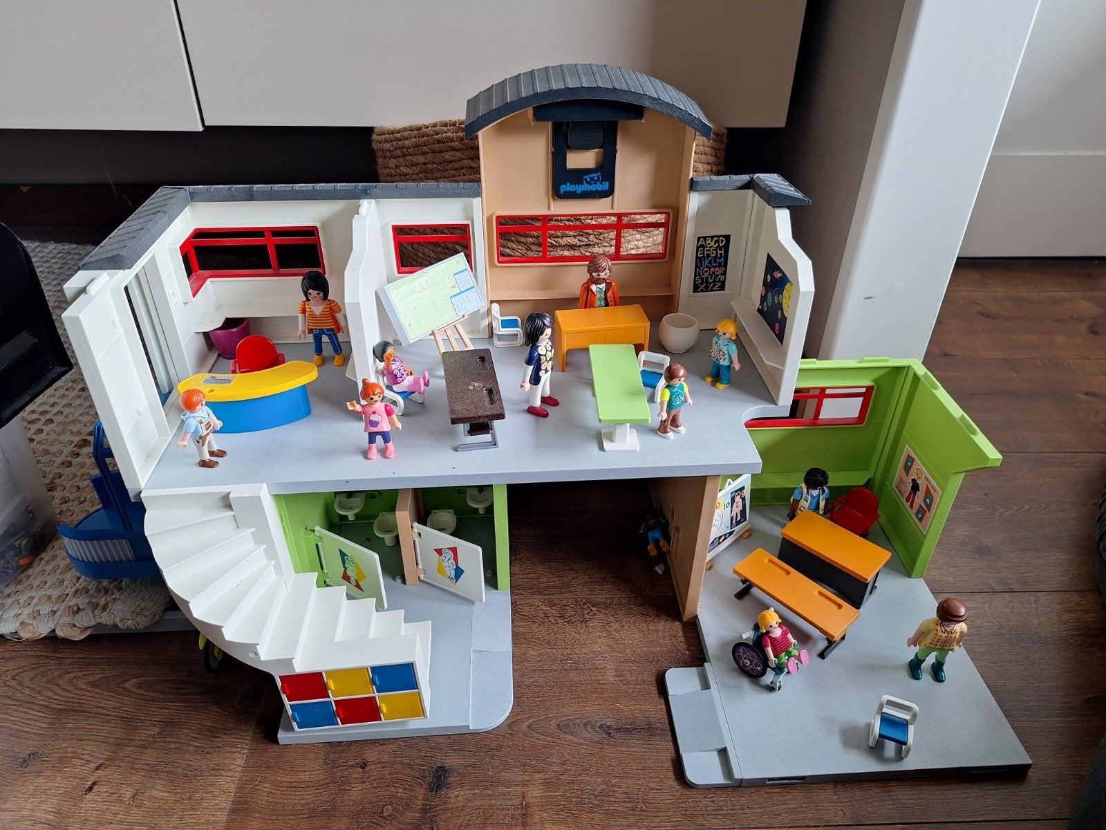 Playmobil school met inrichting en figuren, Ophalen of Verzenden, Zo goed als nieuw, Jongen of Meisje