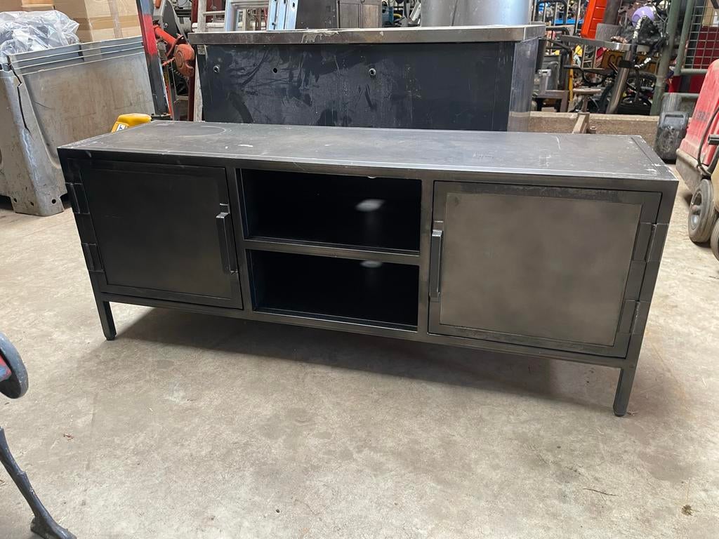 Industriële TV-meubel / Dressoir - Zwart Metaal, Huis en Inrichting, Kasten | Televisiemeubels, Gebruikt, Minder dan 100 cm, 100 tot 150 cm
