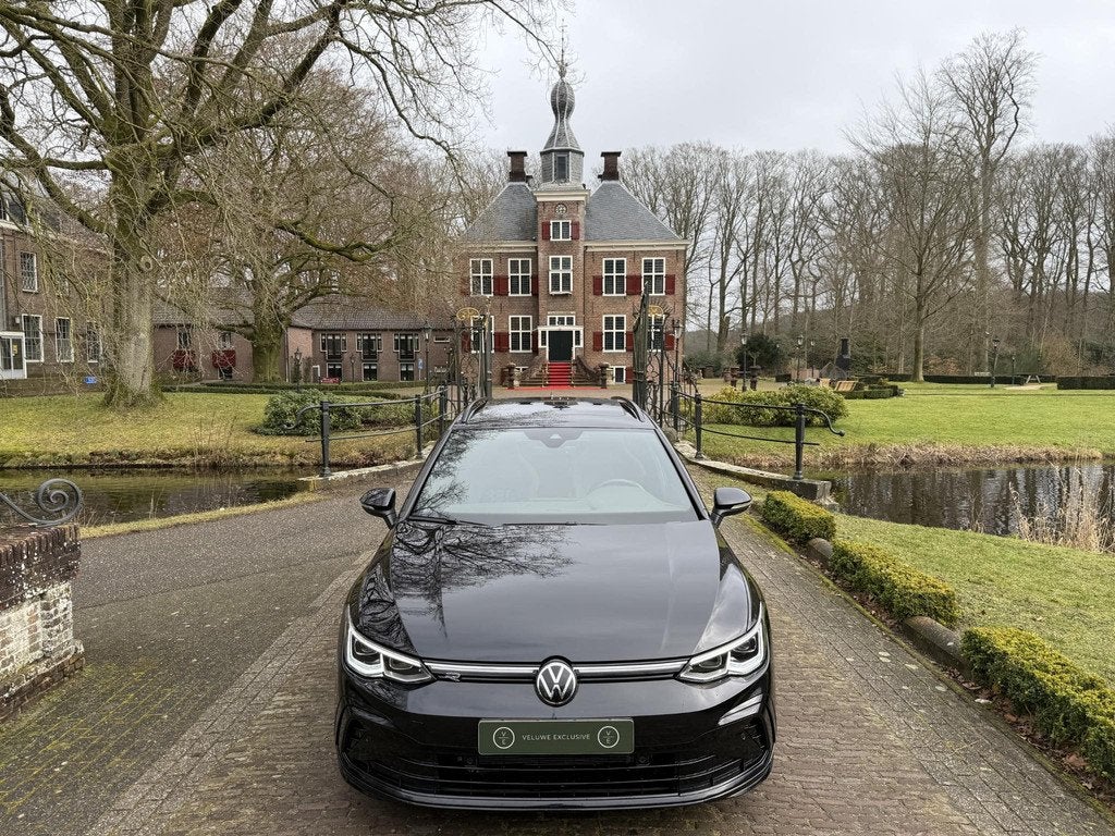 Volkswagen Golf Variant 1.5 eTSI R-Line | Pano | IQ-Light |, Auto's, Volkswagen, Stof, 700 kg, Zwart, Origineel Nederlands