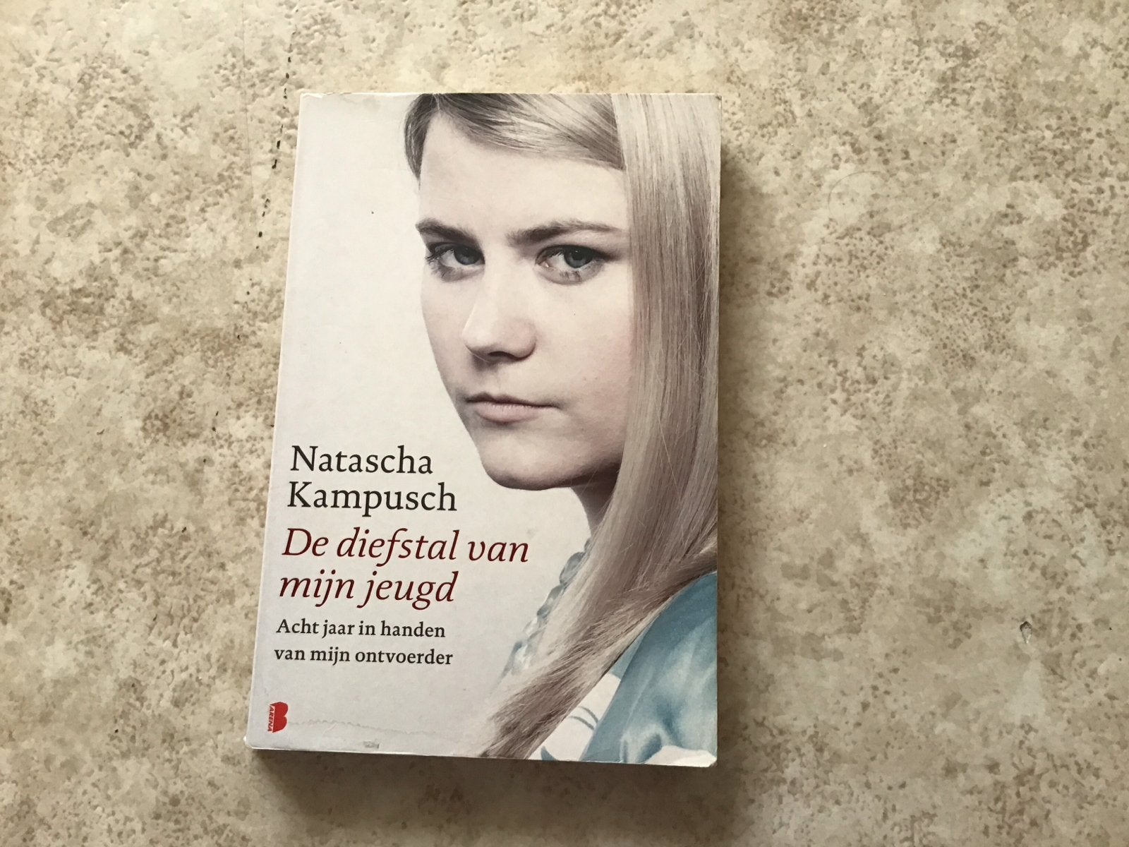 Natascha Kampusch - De diefstal van mijn jeugd, Ophalen of Verzenden, Gelezen, Overige