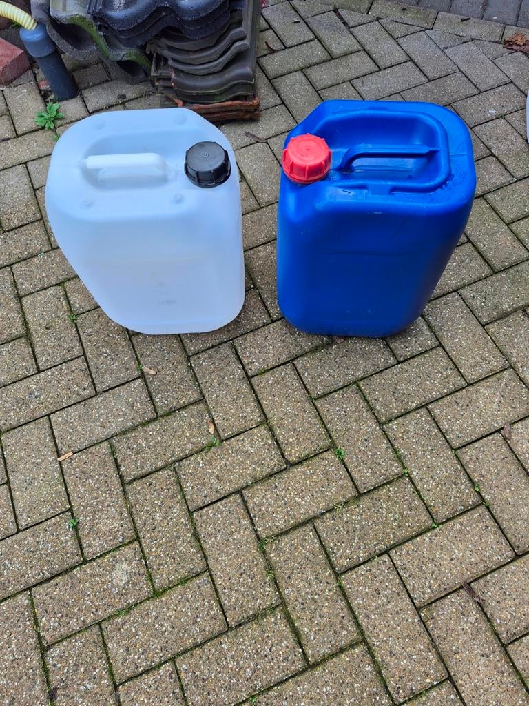 Diverse kunststof jerrycans - ideaal voor opslag, Minder dan 75 liter, Ophalen, Gebruikt