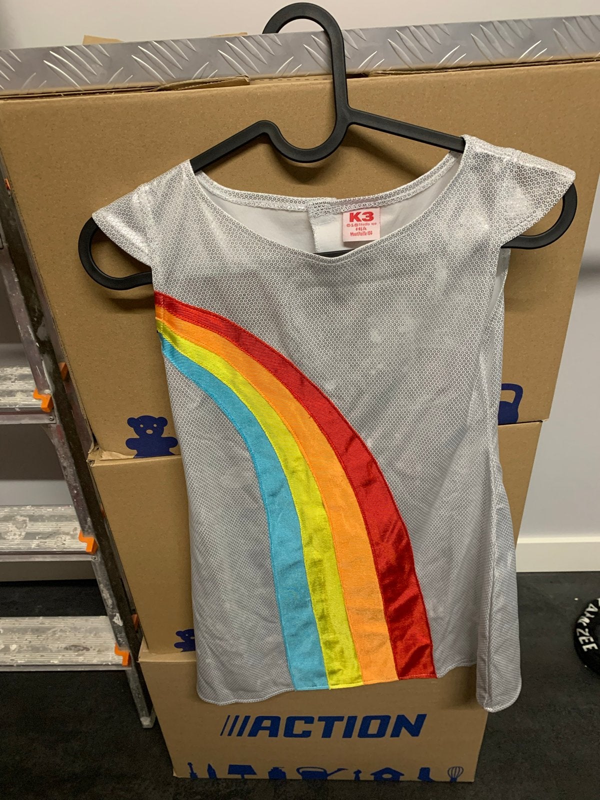 K3 verkleedjurkje regenboog maat 134, Ophalen of Verzenden, Gebruikt, 134 t/m 140, Meisje