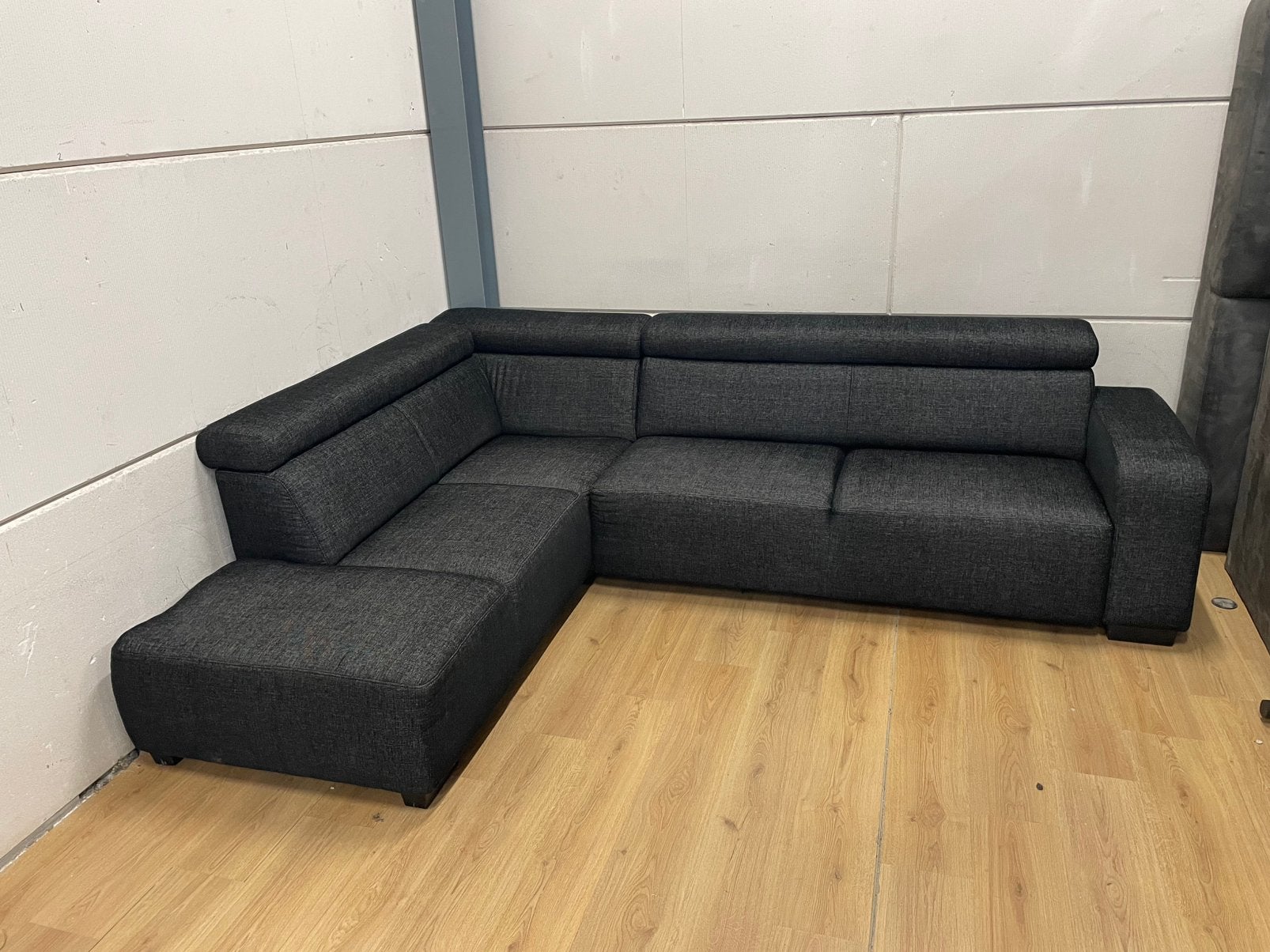 Mooie luxe zwarte hoekbank met hoofdsteunen - GEREINIGD!!!