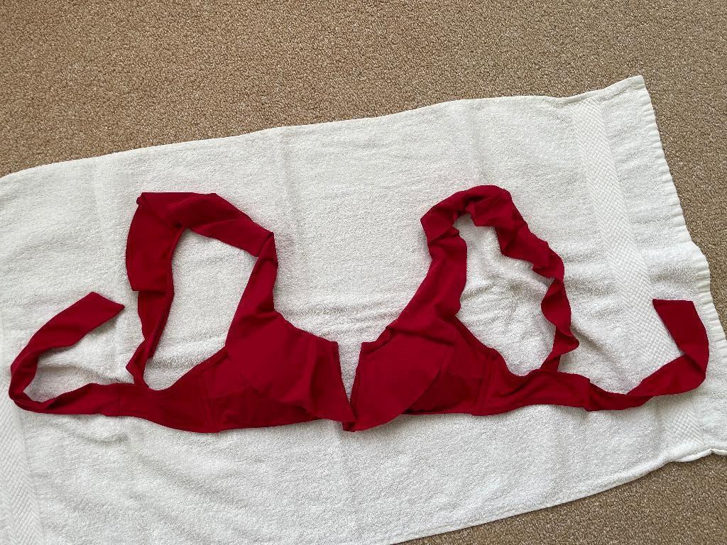 Rood bikini alleen bovenstukje, maat XS-S, zgan, Kleding | Dames, Badmode en Zwemkleding, Verzenden, Zo goed als nieuw, Rood, Bikini
