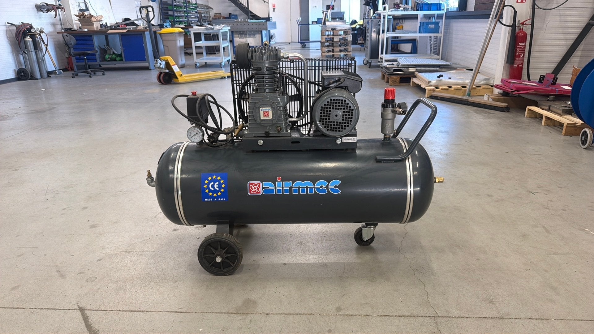 Airmcc compressor met guidsdempende kist, Doe-het-zelf en Verbouw, Compressors, Ophalen, Gebruikt, 6 tot 10 bar, 25 tot 100 liter