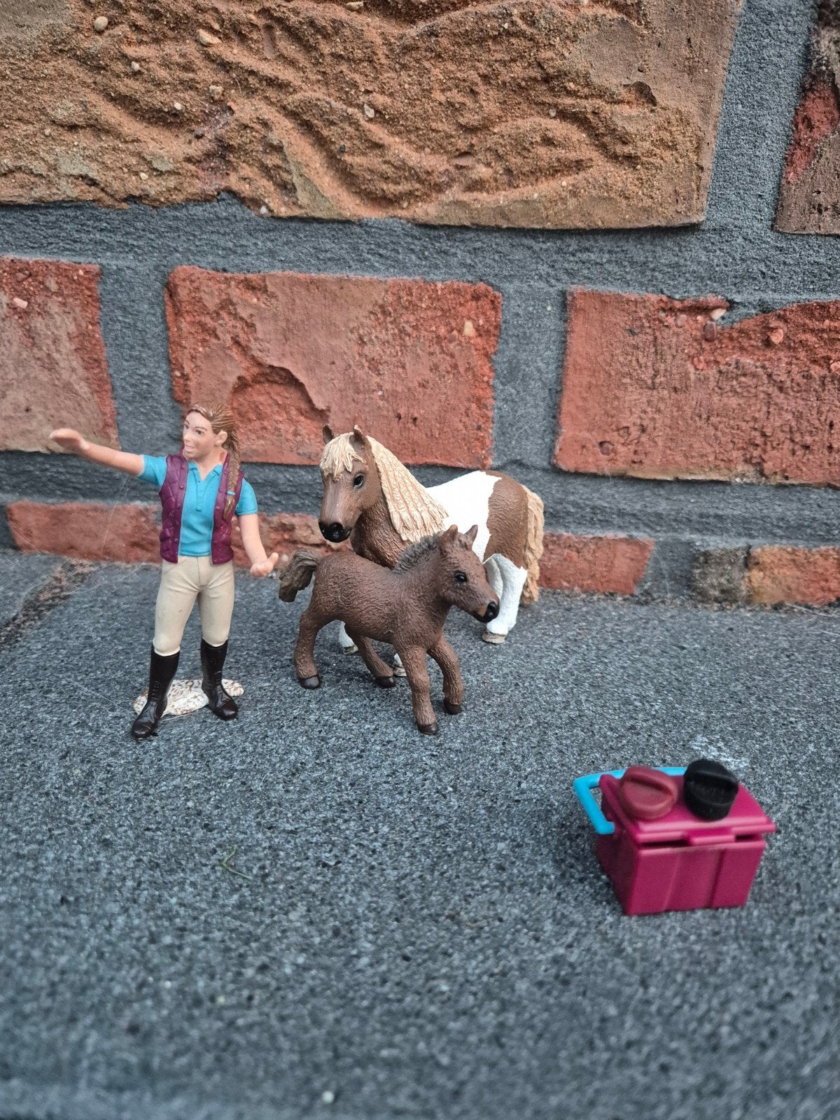 Schleich Shetlander, veulen en verzorger, Ophalen of Verzenden, Zo goed als nieuw