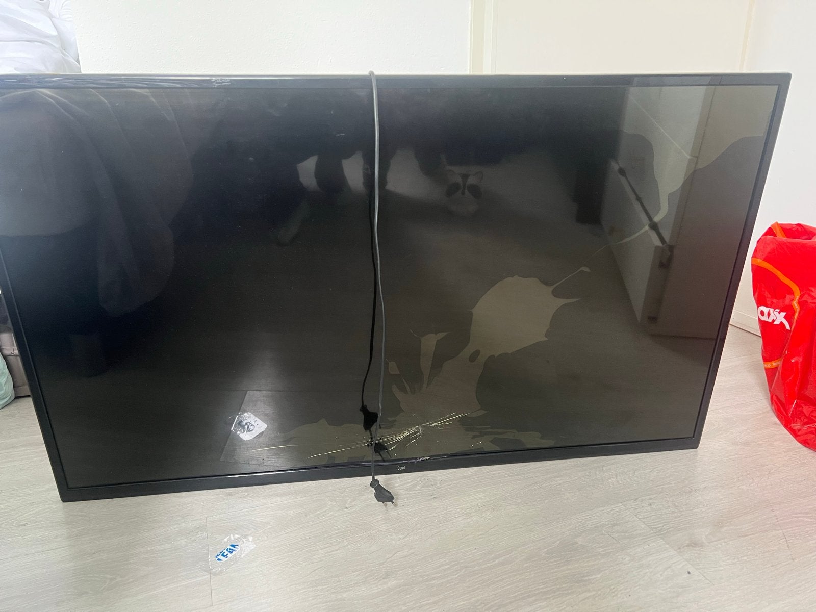TV met schade, afstandsbediening ontbreekt, Audio, Tv en Foto, Televisies, Ophalen of Verzenden, Niet werkend