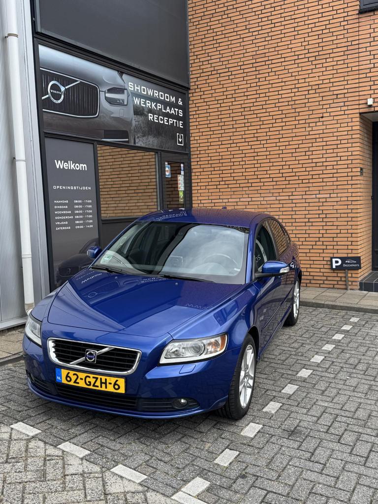 Volvo S40 1.8 Momentum, Auto's, Voorwielaandrijving, Gebruikt, Zwart, 4 cilinders