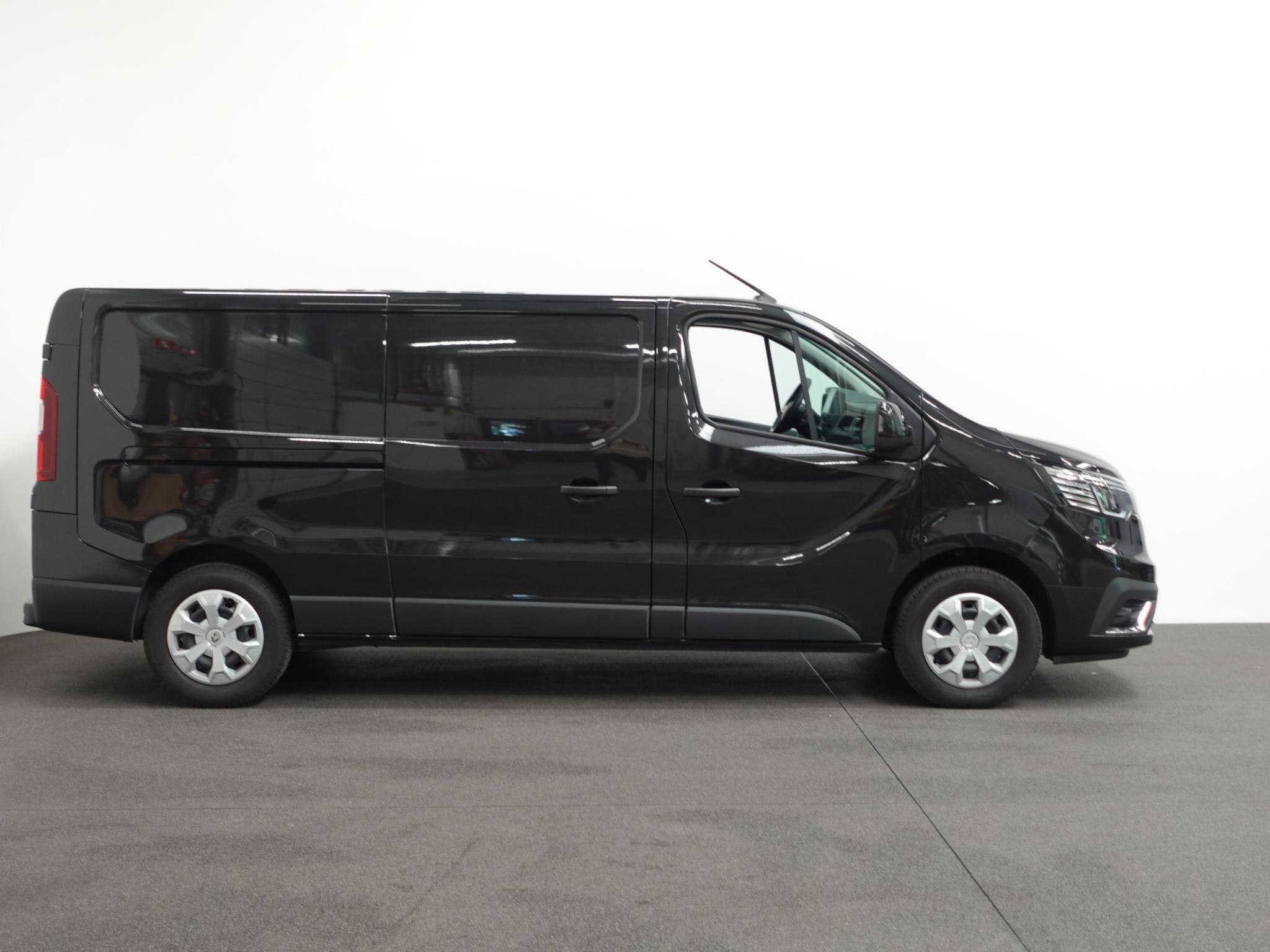 Renault Trafic 2.0 Blue dCi 150PK T30 L2H1 Advance Automaat, Auto's, Stof, Gebruikt, Euro 6, 4 cilinders