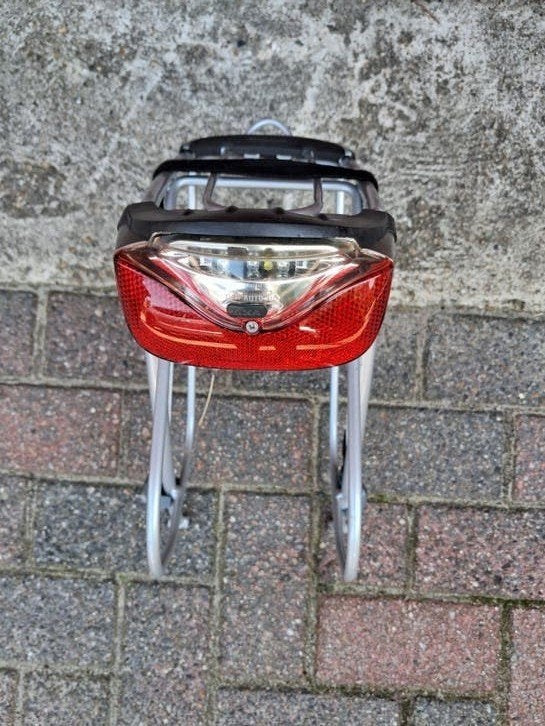 Gazelle bagagedrager met goed werkend achterlicht, Ophalen