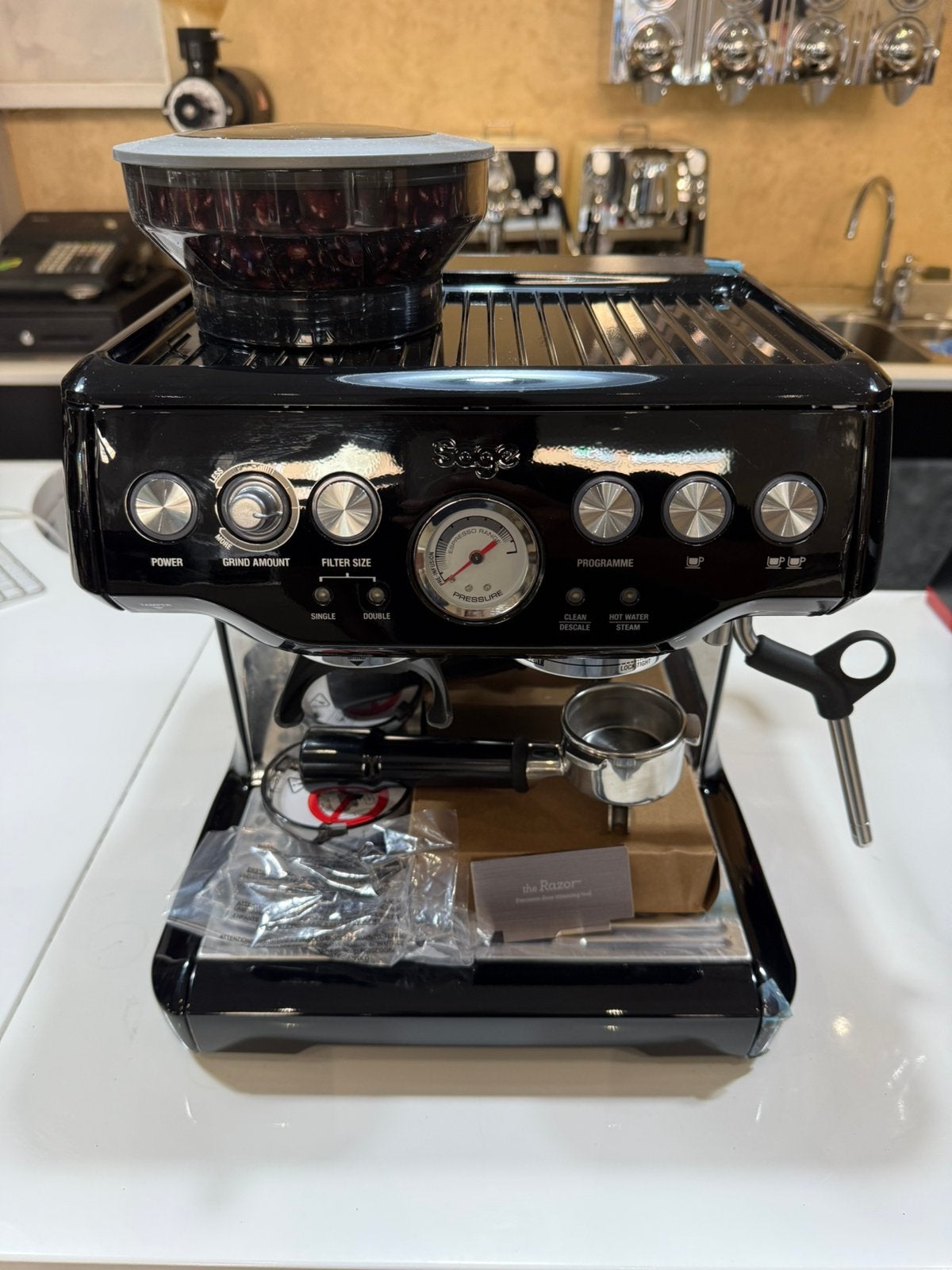 Nieuw Sage Barista Express met schade en 24 maandengarantie, Stoompijpje, Espresso apparaat, Nieuw, Barista