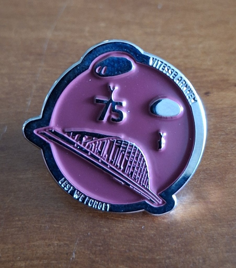 Speldje Vitesse Arnhem 75 jaar, Verzamelen, Ophalen of Verzenden, Nieuw, Sport, Speldje of Pin