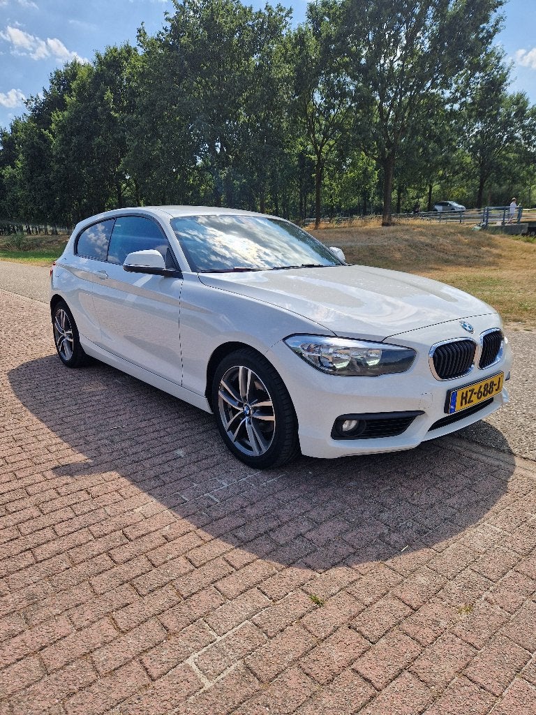 BMW 1-Serie 2.0 118D 3DR AUT 2016 Wit, Auto's, BMW, Achterwielaandrijving, 1995 cc, 4 stoelen, Wit