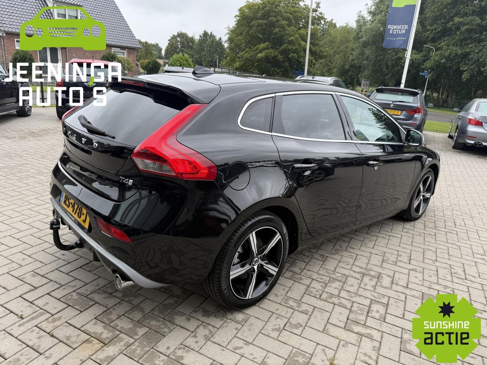 Volvo V40 2.0 T4 R-Design|Camera|Leer|Stoelverwarming|Trekha, Voorwielaandrijving, Gebruikt, Zwart, Bedrijf