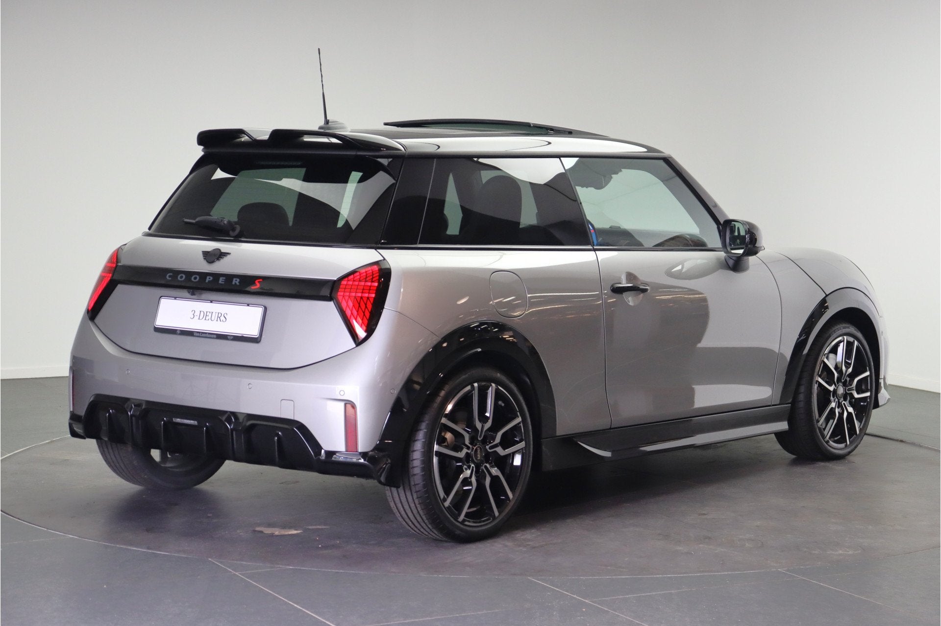 MINI Hatchback Cooper S Automaat / John Cooper Works / Pakke, Auto's, Mini, Zwart, 156 pk, 4 stoelen, Leder en Stof