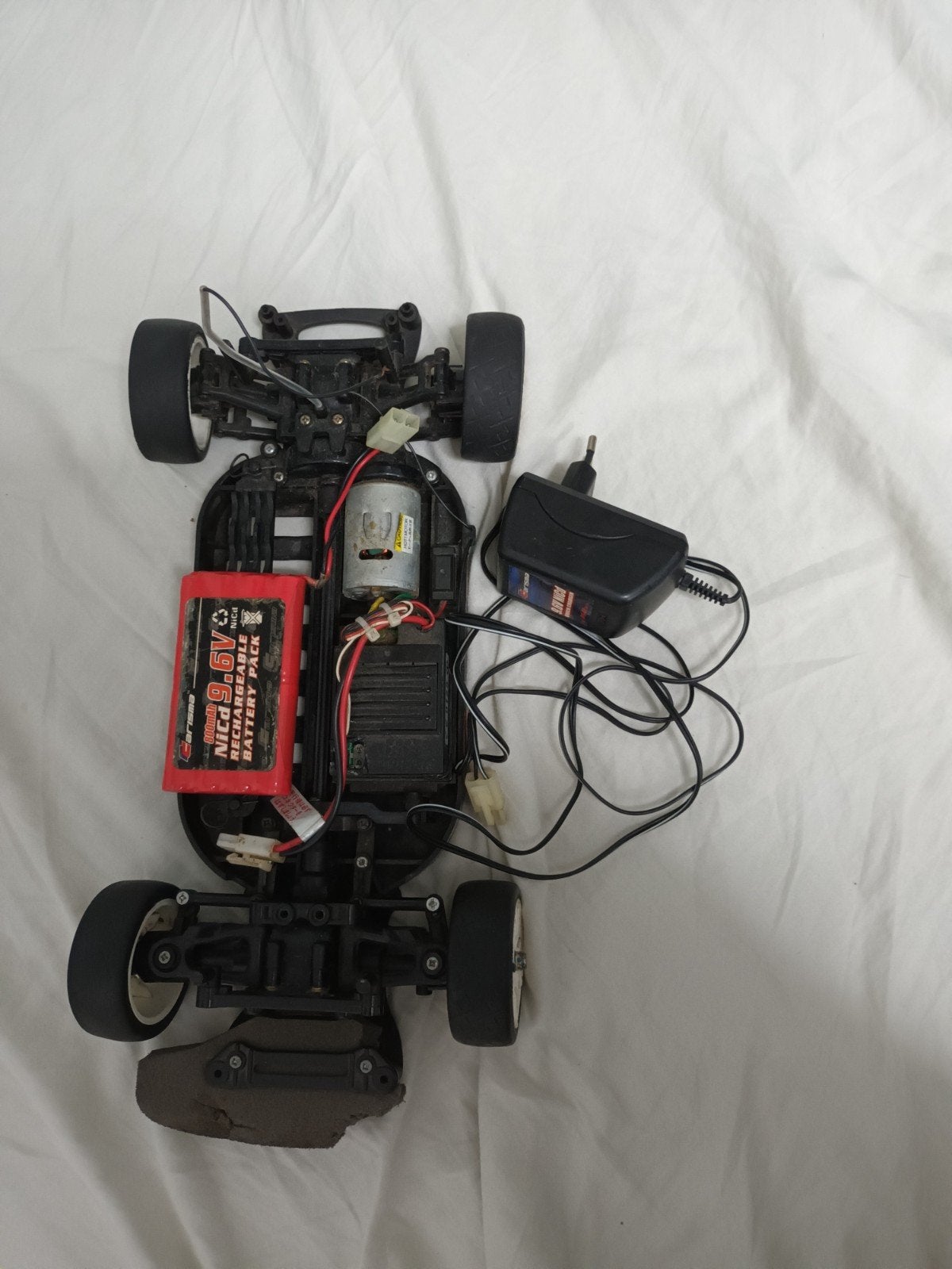 Carisma RC auto chassis met accu en lader, Gebruikt, Schaal 1:10, Auto onroad, Ophalen