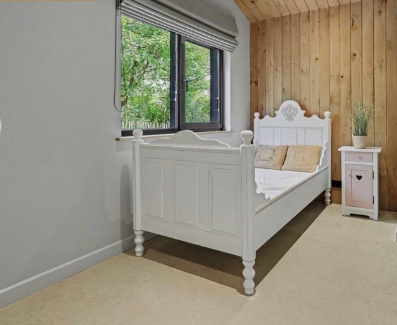Opsetims Tims Medaillon bed 90x200 + nachtkastje + matras, 85 tot 100 cm, Gebruikt, Ophalen of Verzenden, Matras