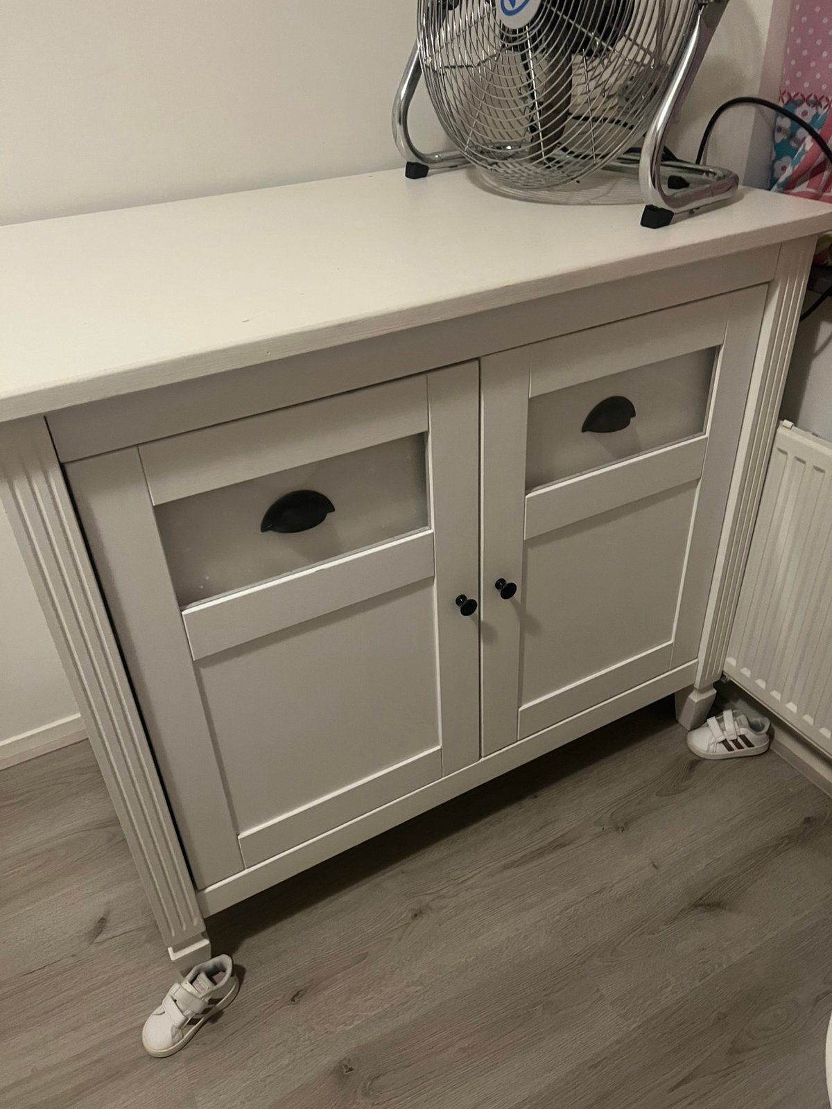 Kledingkast en commode van baby kamer, Overige materialen, 100 tot 150 cm, Zo goed als nieuw, 50 tot 75 cm