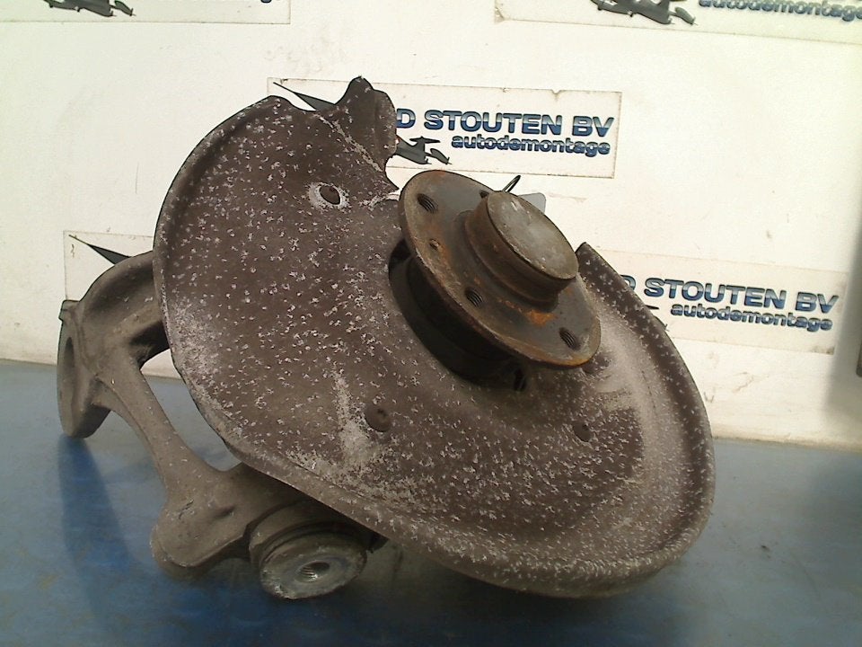Fusee Links Achter Audi A4 Avant (B8) (2011-11/2015-12), Gebruikt, Auto-Union-Straße  1, Ingolstadt 85057, , Duitsland, Info@audi.de