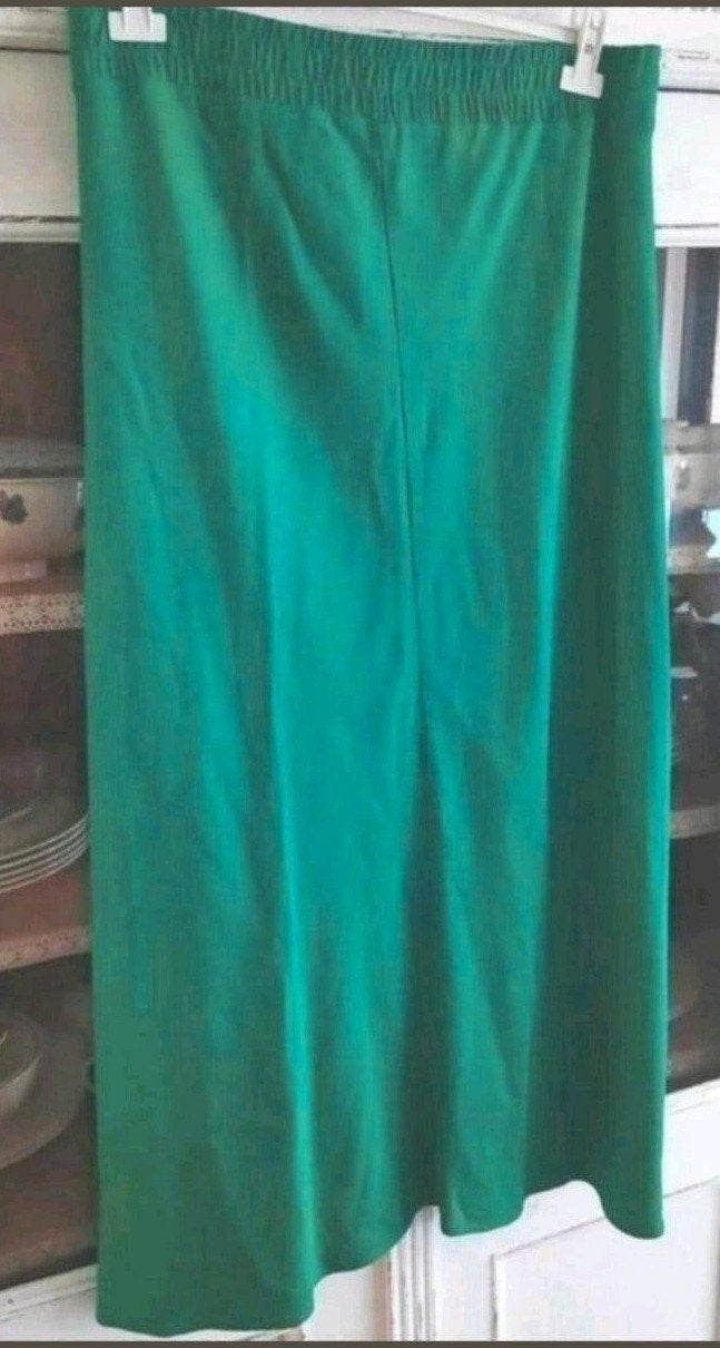 Leuke frisgroene crêpestof klokrok 42-44, Kleding | Dames, Verzenden, Maat 42/44 (L), Nieuw, Onbekend