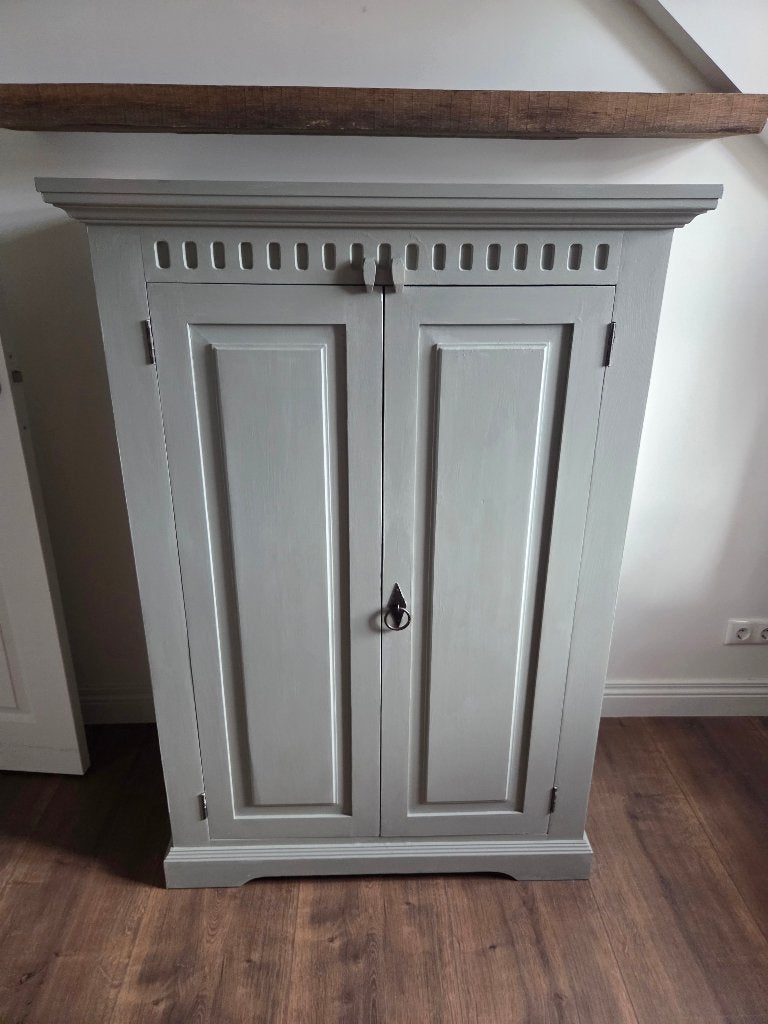 Brocante kast, Ophalen