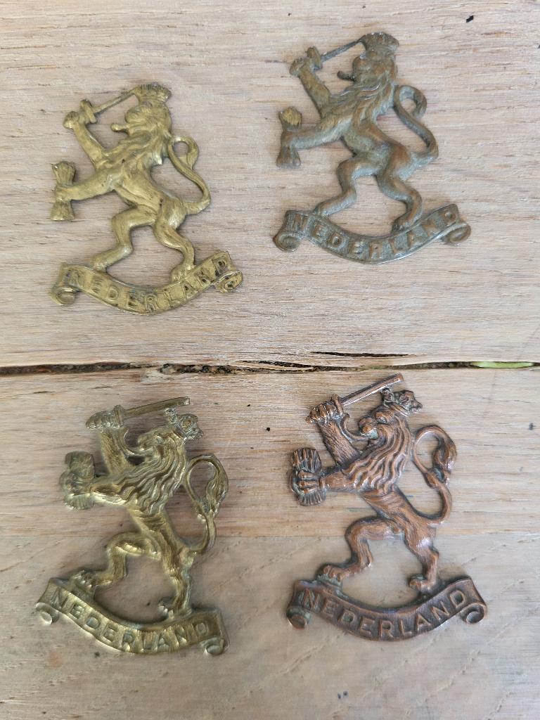 Emblemen Leeuwen, met gebreken, Verzamelen, Verzenden, Landmacht, Nederland, Embleem of Badge