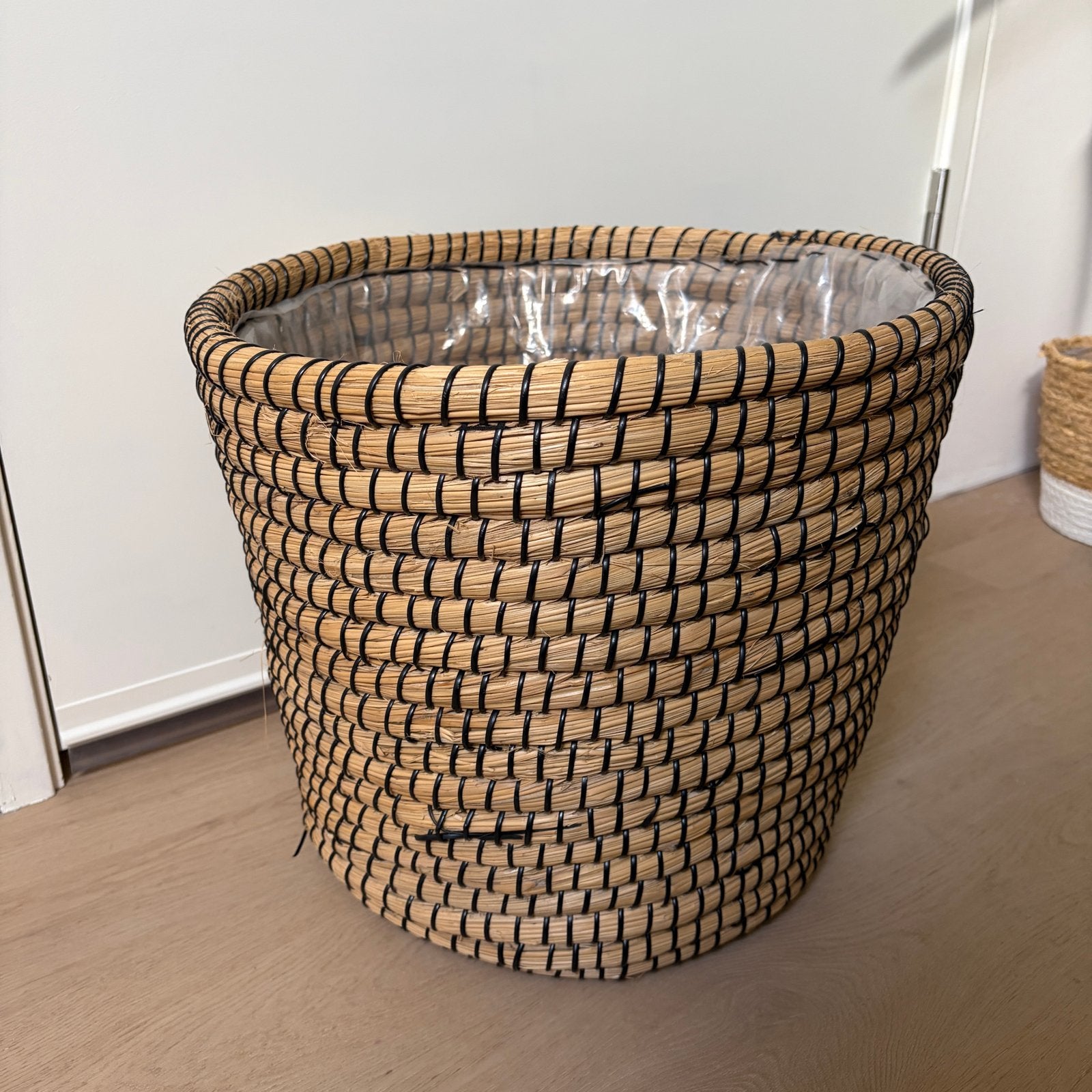 Rieten bloempot met plastic binnenvoering, Ophalen, Overige materialen, Minder dan 60 cm, Rond