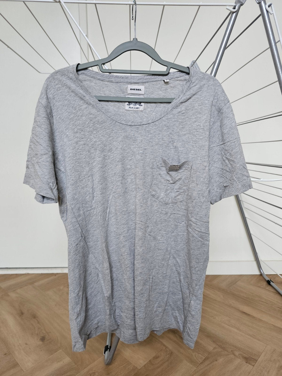 Diesel T-shirt grijs met borstzakje, Kleding | Heren, T-shirts, Diesel, Ophalen of Verzenden, Grijs, Gedragen