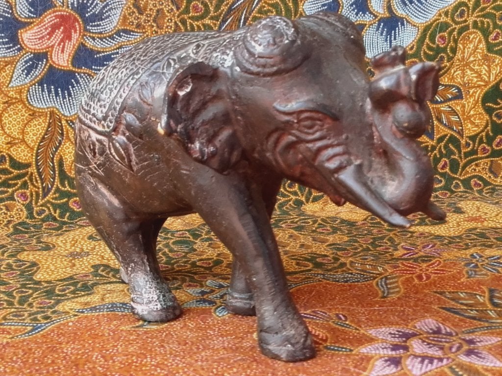 Mooi antiek brons beeldje uit India van een olifant 15,5 cm., Antiek en Kunst, Handgemaakt, India, Ophalen of Verzenden, Brons