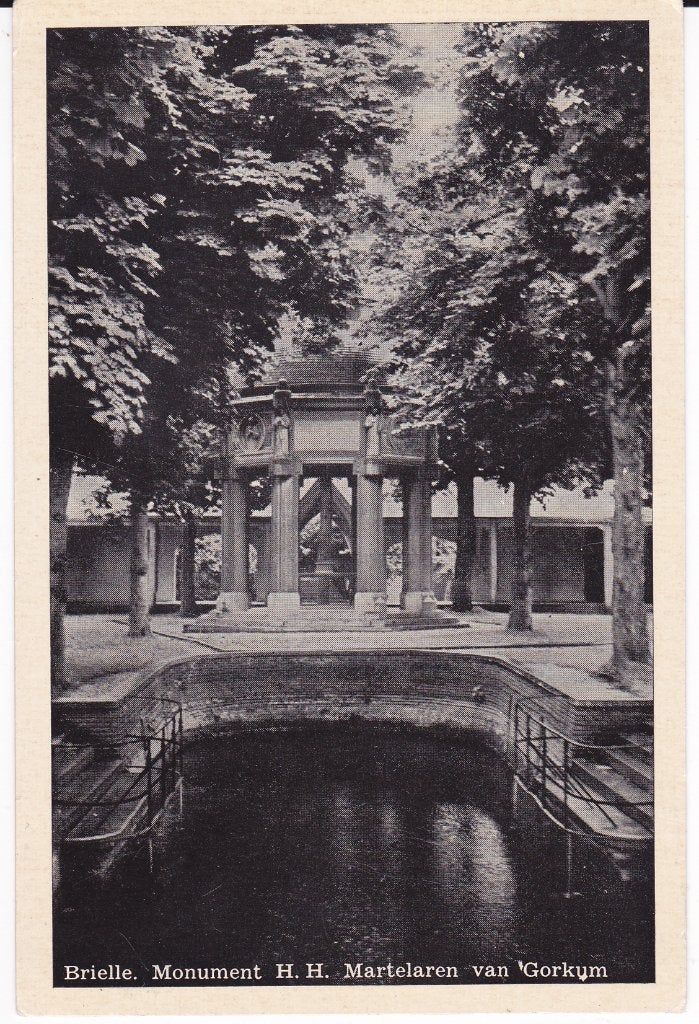 Brielle. Ansichtkaart - Monument H.H. Martelaren van Gorkum, Verzenden, 1940 tot 1960, Gelopen, Zuid-Holland