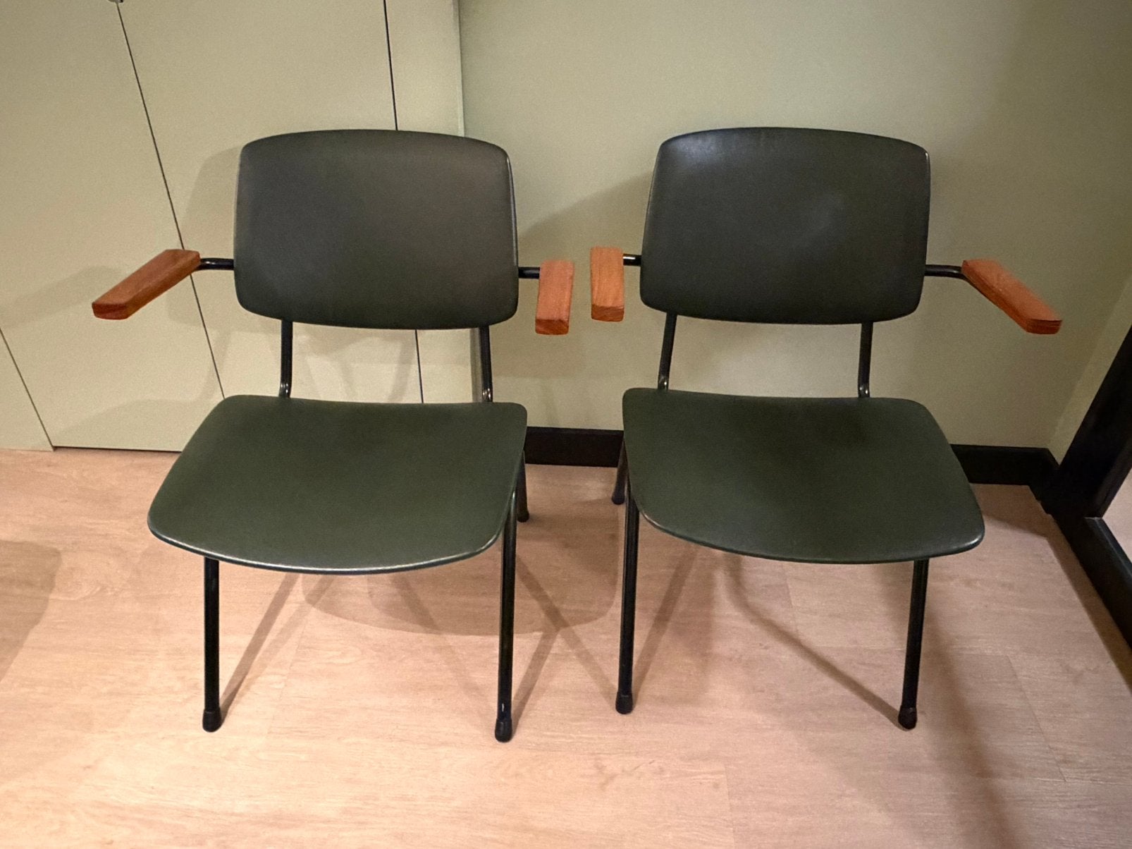 Vintage stoelen donkergroen skai, Huis en Inrichting, Ophalen, Overige materialen, Gebruikt, Twee