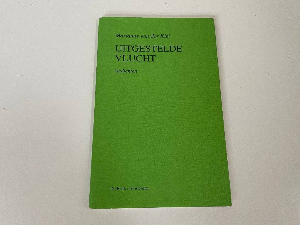 C314 Uitgestelde vlucht gedichten Marianne van der Klei, Ophalen of Verzenden, Gelezen