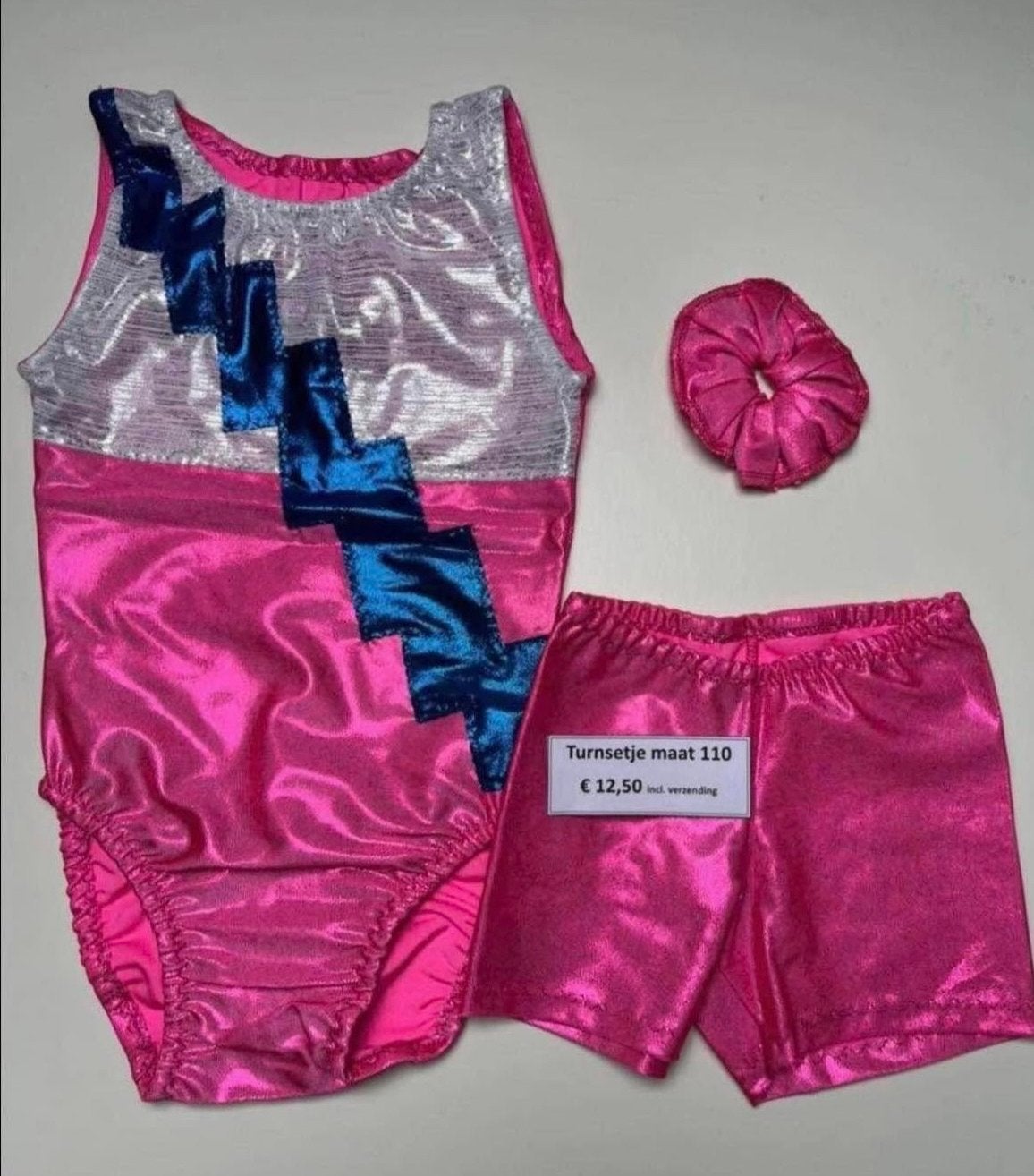 Turnsetje roze met bliksem maat 110, Nieuw, Ophalen of Verzenden, Roze, Kleiner dan kindermaat 122