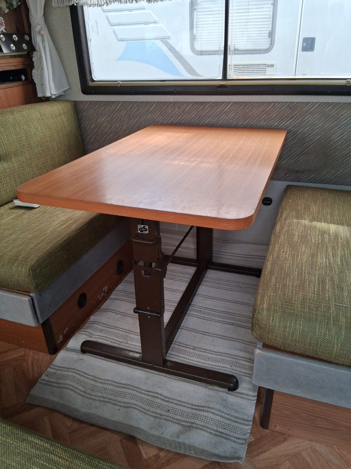 Camper tafel of caravan, Ophalen