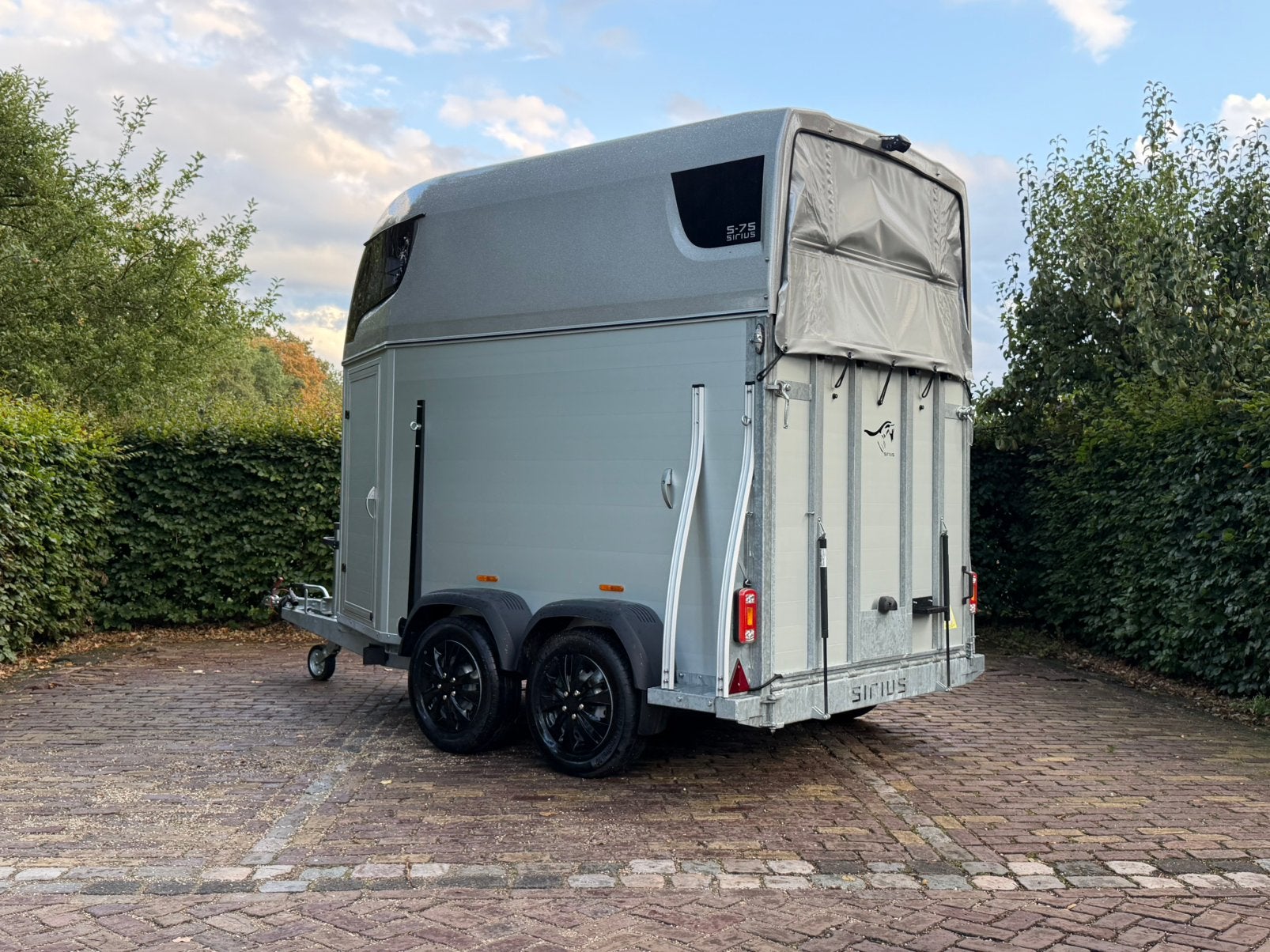 Demo Sirius S75 compleet van aluminium luxe uitgevoerd, Dieren en Toebehoren, Paarden en Pony's | Trailers en Aanhangwagens, Ophalen